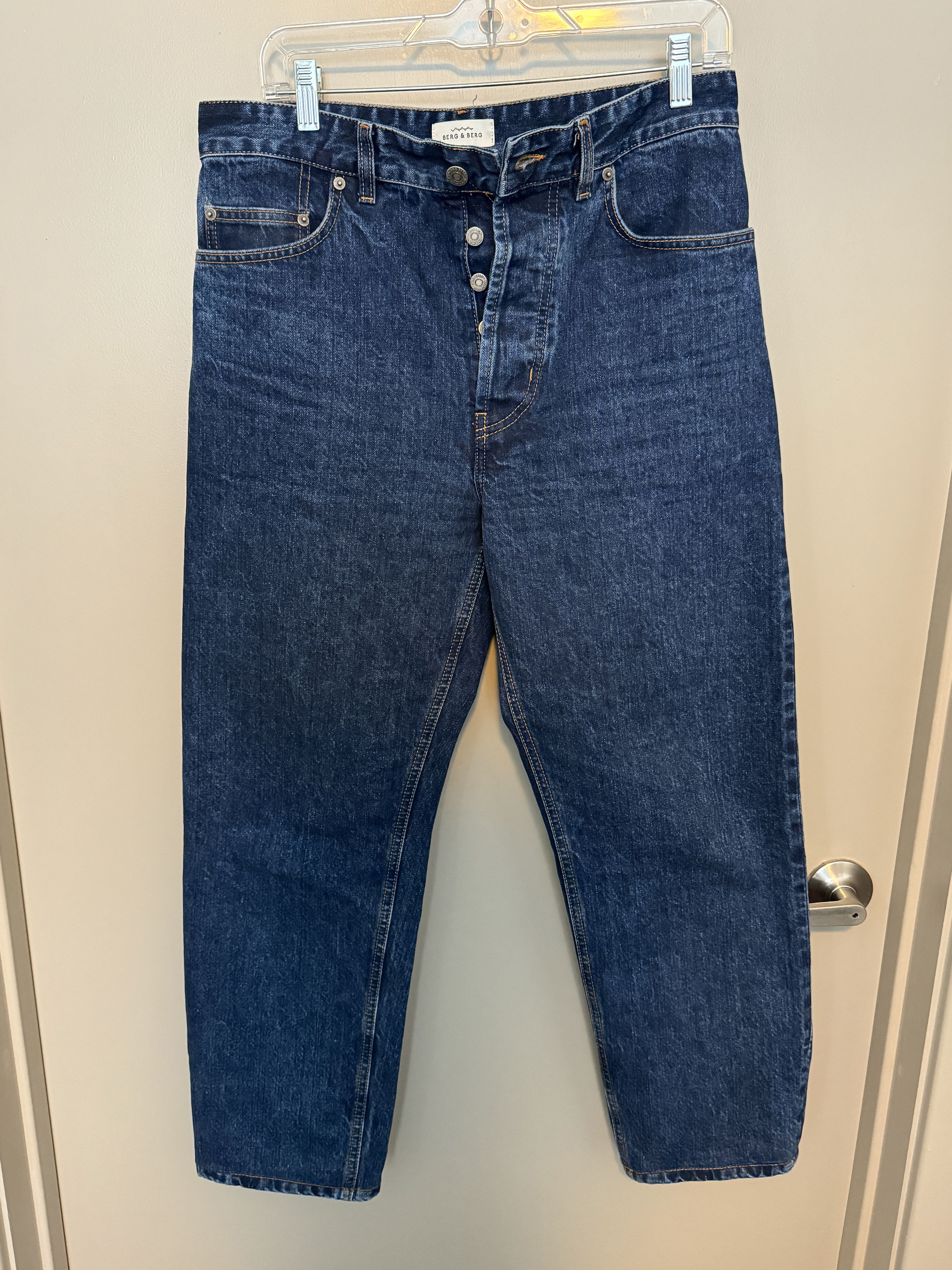 image of Berg Berg Berg & Berg Arthur Jeans in Mid Blue, Men's (Size 30)