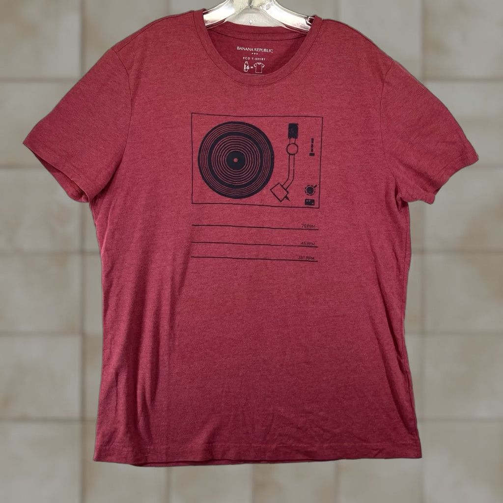 Banana Republic Banana Republic Eco T-Shirt Mens Large Brick Red Retro Record Player Size US L / EU 52-54 / 3 - 1 Thumbnail