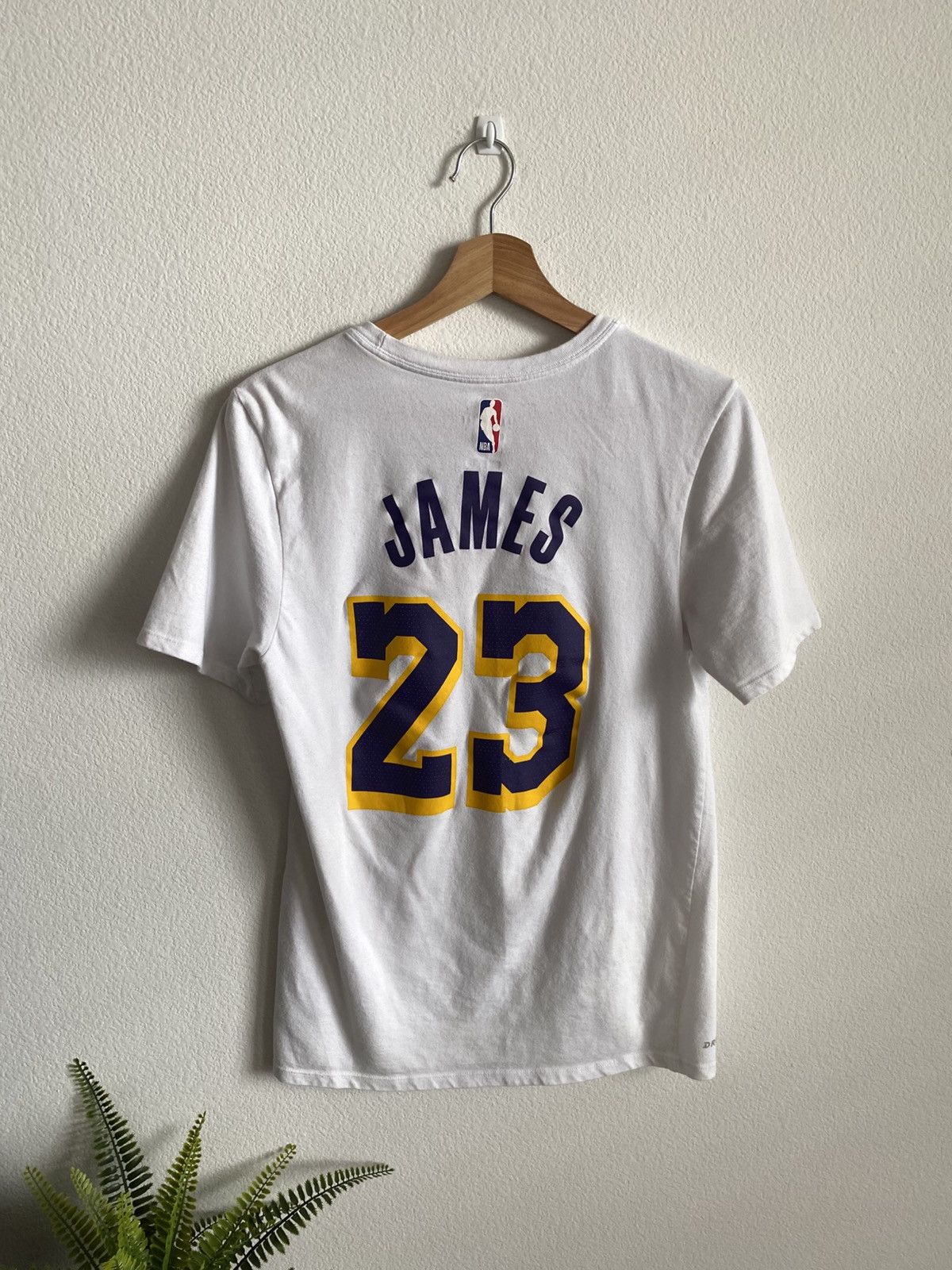 NBA LeBron James Los Angeles Lakers Jersey Tee Size US S / EU 44-46 / 1 - 2 Thumbnail