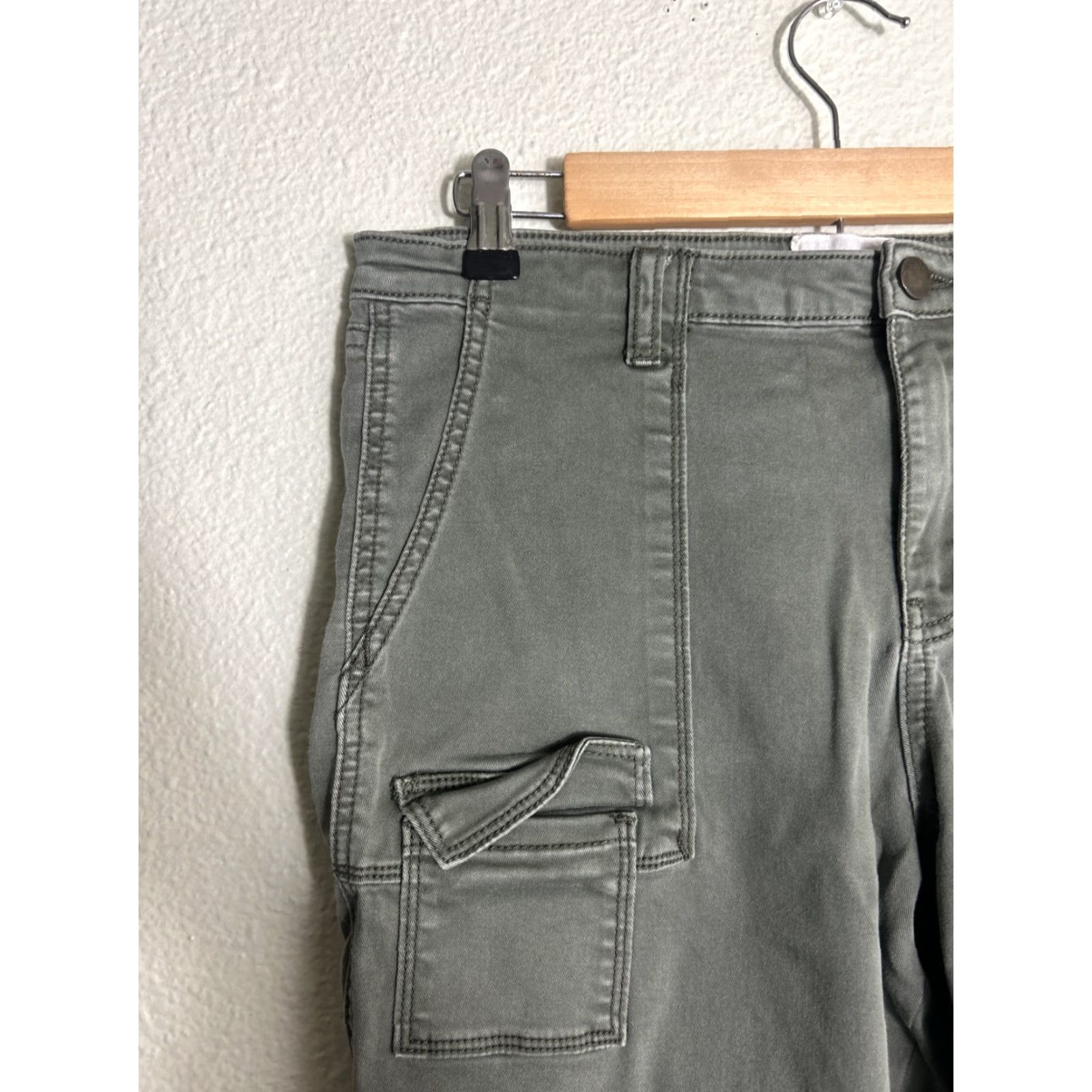 Vintage **Caslon Army Green Women Utility Pants Size 29** User: **Caslon Women's Army Green Utility Pants Size 29** Size 29" - 4 Thumbnail