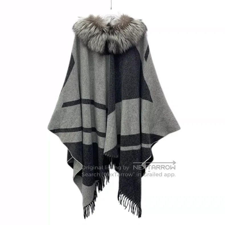 Fendi Fendi size 1400*1400mm Gray Fur Collar Fringe Wool Cloak Sh Size M / US 6-8 / IT 42-44 - 2 Thumbnail