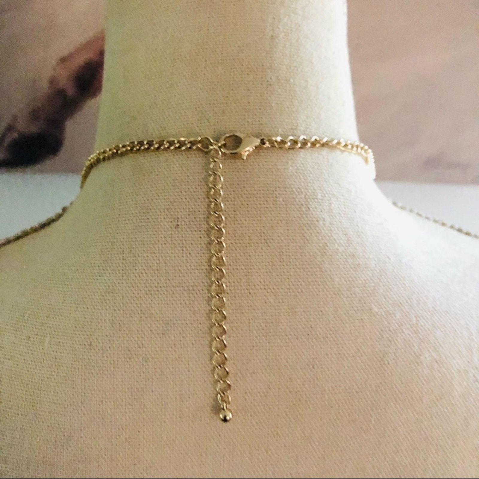 Jewelry Classy elegant graduated cream faceted stone accent necklace Size ONE SIZE - 5 Thumbnail