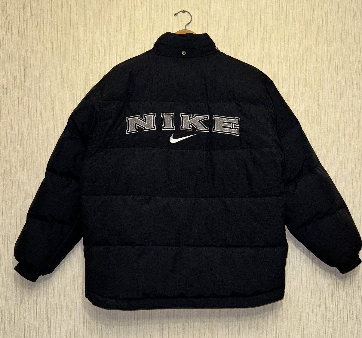 Nike vintage 90s big logo puffer down jacket