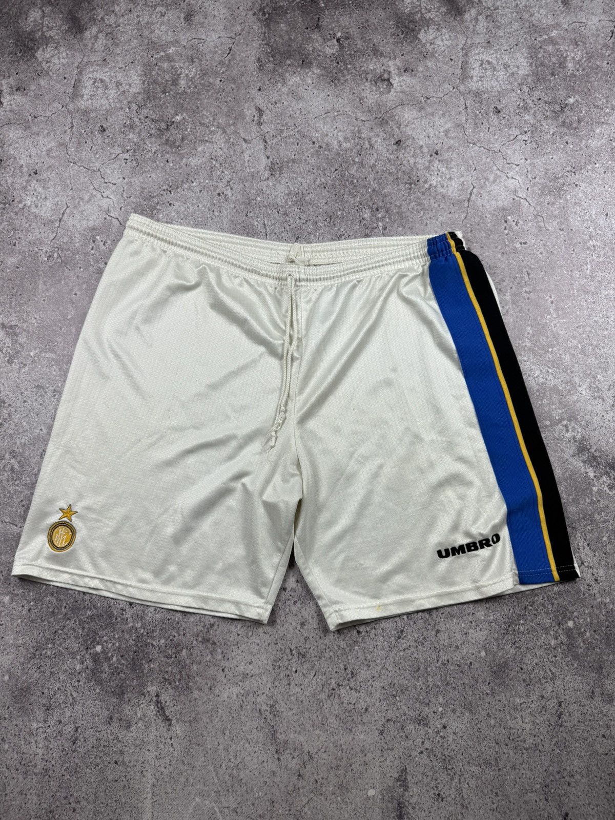 Umbro 1997/1998 Vintage Umbro Inter FC Shorts Internazionale Milan Size US 36 / EU 52 - 1 Thumbnail