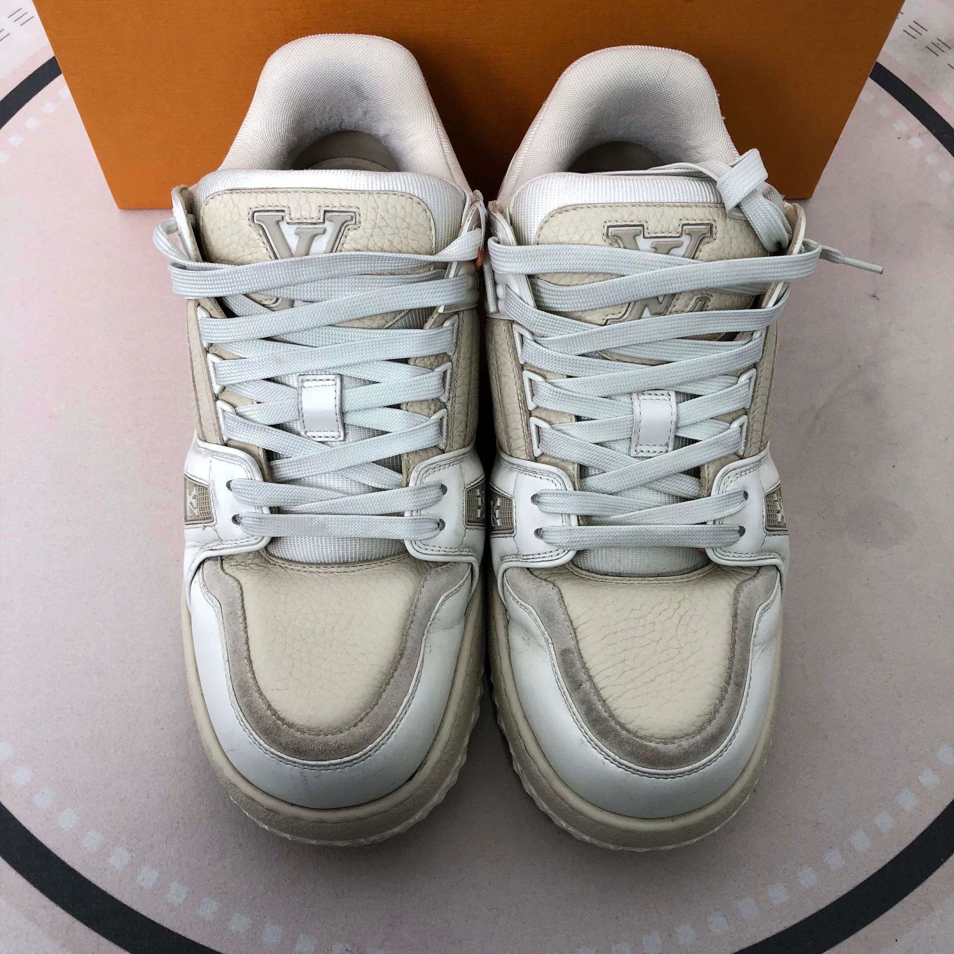 Louis Vuitton LV Ivory Low-Top Sneakers Size 8 Size US 8 / EU 41 - 1 Thumbnail