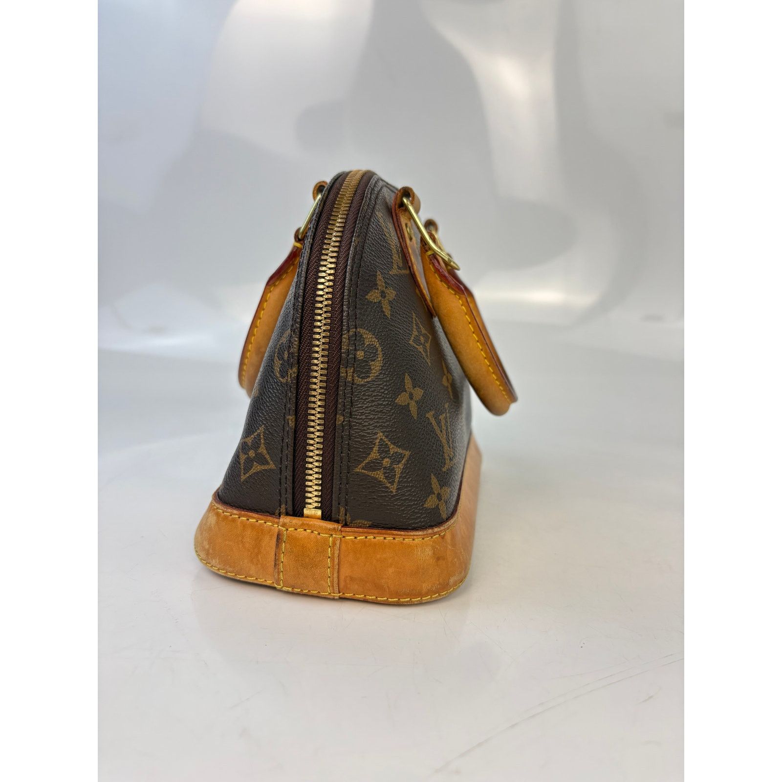 Louis Vuitton Louis Vuitton Alma BB Monogram Canvas Size ONE SIZE - 5 Thumbnail