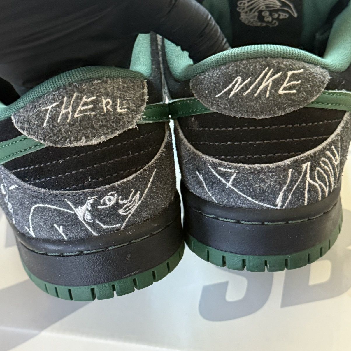 Nike SB Nike sb x there skateboards dunk low Size US 7.5 / EU 40-41 - 4 Thumbnail