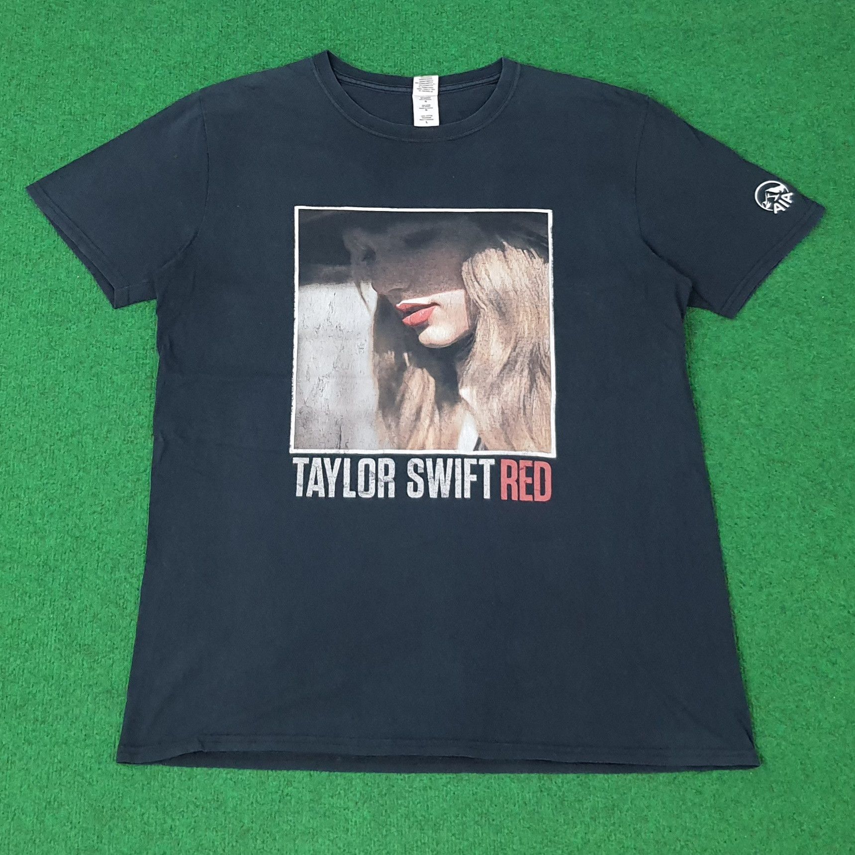 Band Tees Vintage Taylor Swift Red Tour Concert Tshirt C259N45 Size US L / EU 52-54 / 3 - 1 Thumbnail