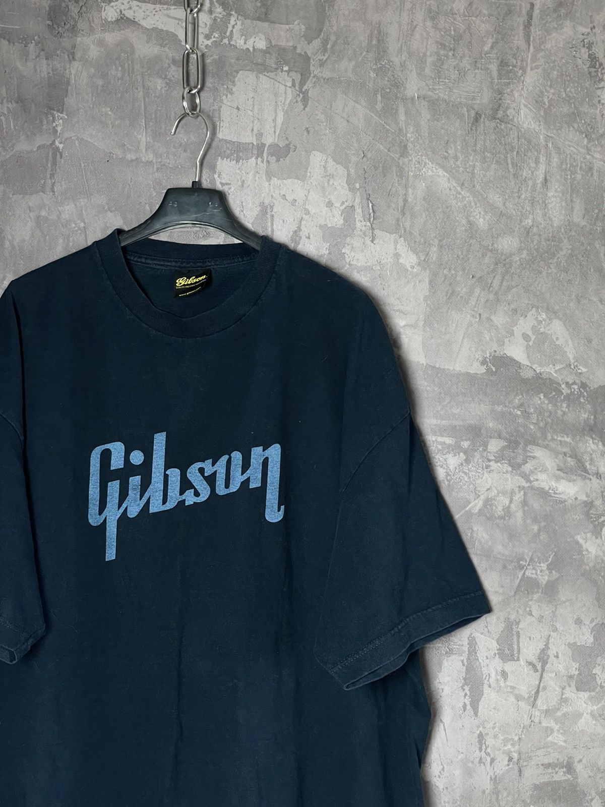 Vintage Vintage 90’s Gibson USA Rock Guitar t-shirt Size US XL / EU 56 / 4 - 4 Thumbnail