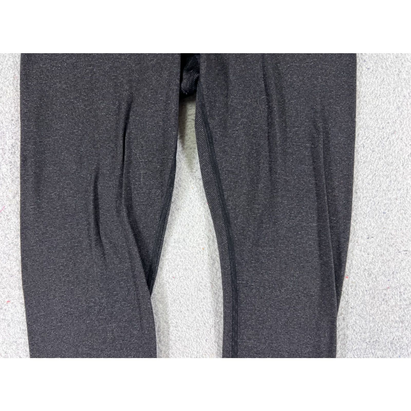 Lululemon Lululemon Slim Yoga Pants Womens 6 Gray Wunder Under Crop Roll Down Stretch Cropped Size 28" / US 6 / IT 42 - 3 Thumbnail