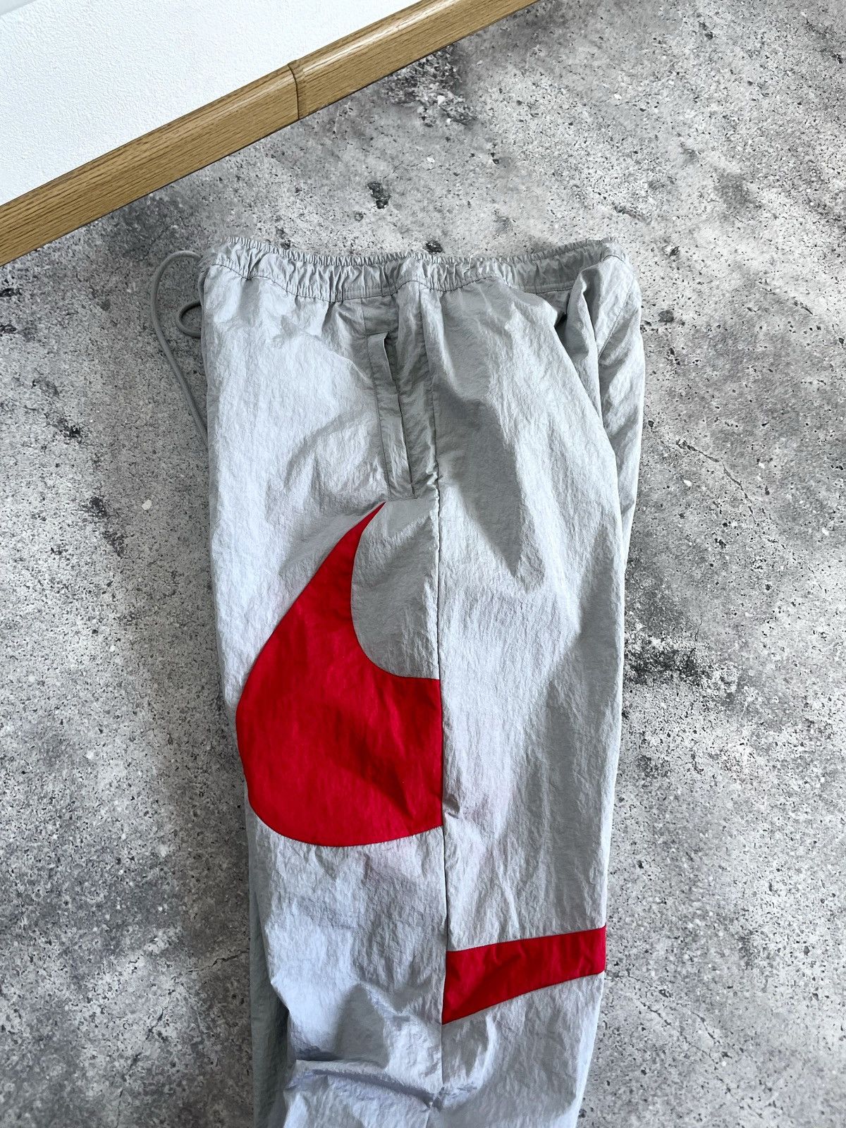 Nike × Vintage Nike Sportswear Big Swoosh Nylon Lined Pants Smoke Grey/Red Size US 32 / EU 48 - 5 Thumbnail
