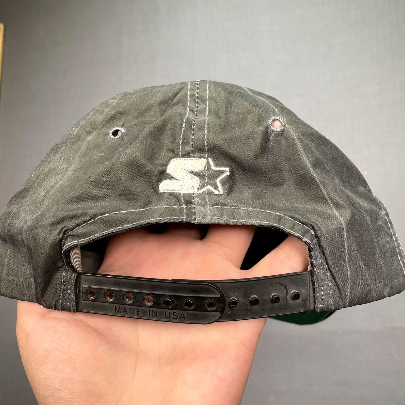 Starter VINTAGE Chicago Bulls Hat Cap Snap Back Starter One Size Gray Made In USA 90s Mens Baseball Cap Printed Team Logo Embroidered Front Size ONE SIZE - 4 Thumbnail