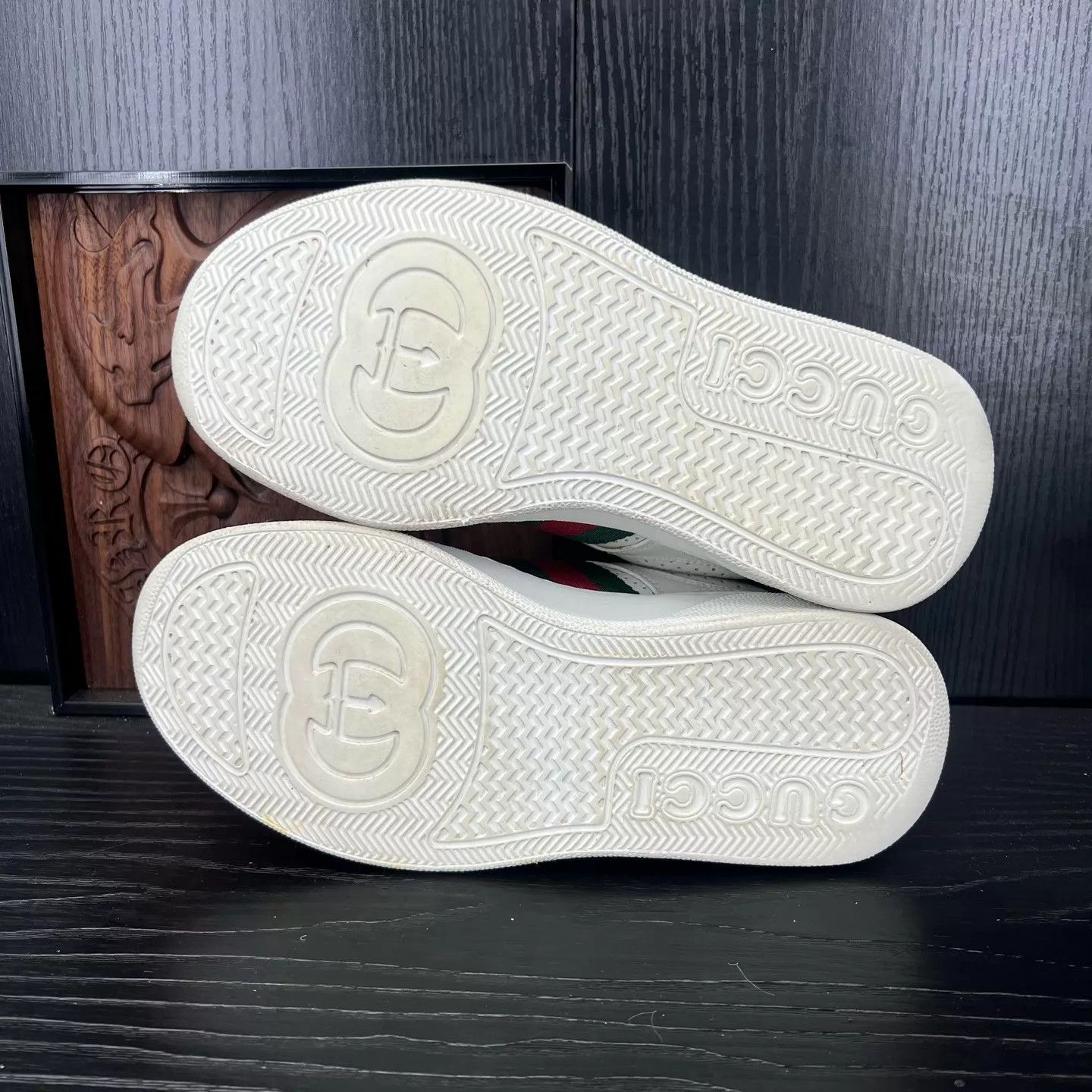 Gucci Gucci Women's White Red Green Cookie Sneaker Size US 4.5 / IT 34.5 - 6 Thumbnail