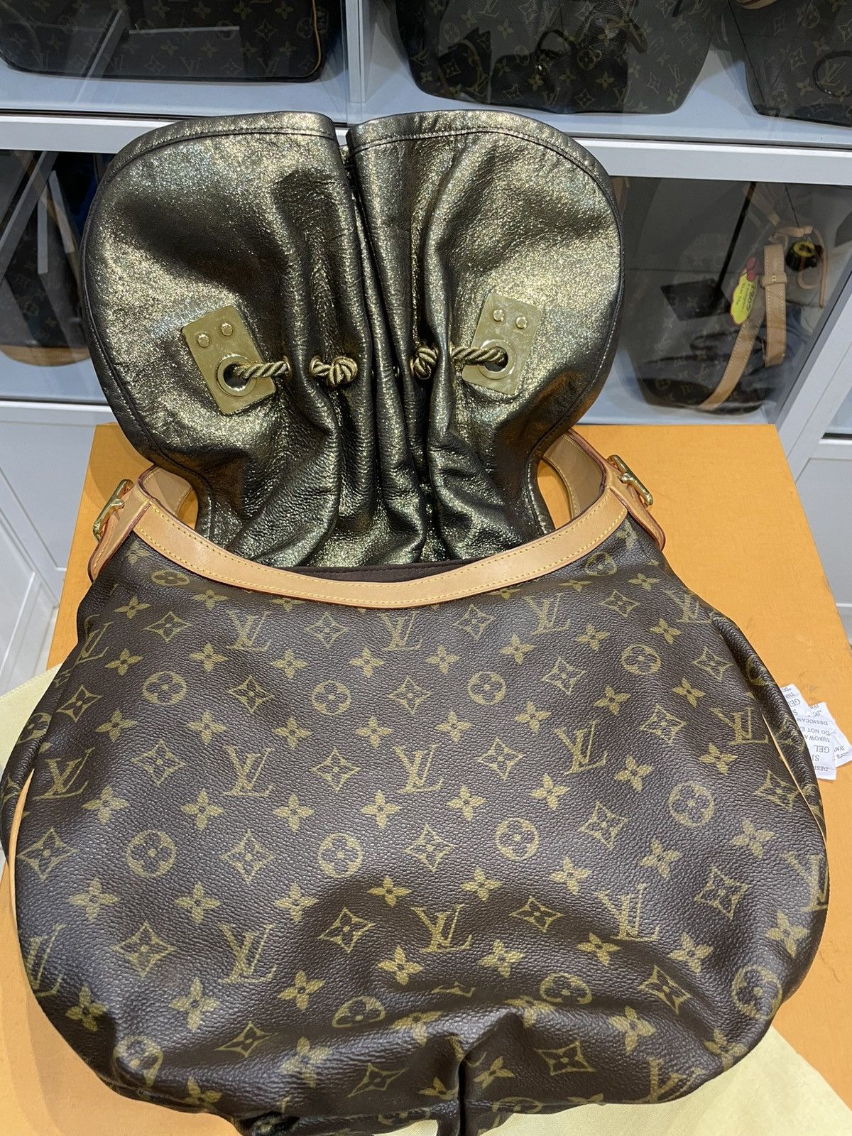 Louis Vuitton AUTHENTIC LOUIS VUITTON LIMITED EDITION KALAHARI GM Size ONE SIZE - 15 Thumbnail