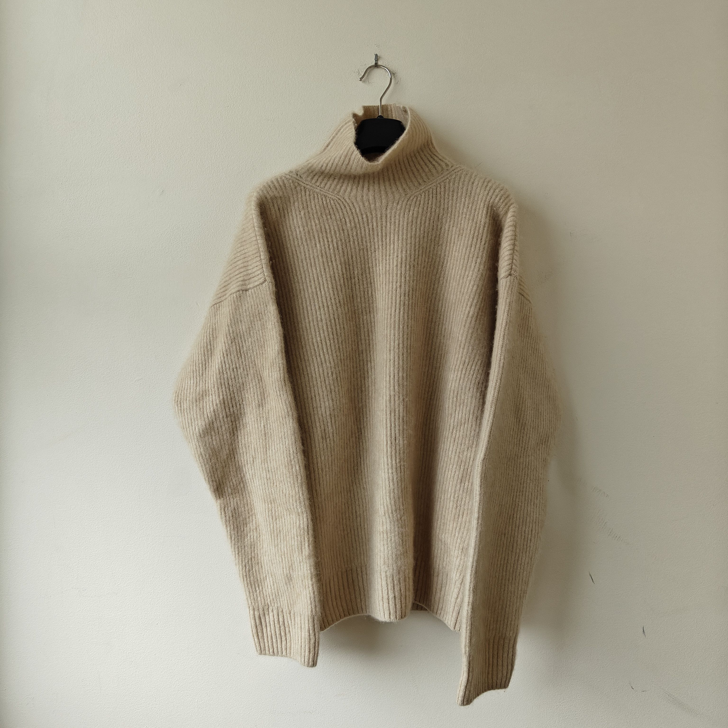 Seya NWOT Cashmere beige sweater size L made Japan $990 Size US L / EU 52-54 / 3 - 1 Thumbnail
