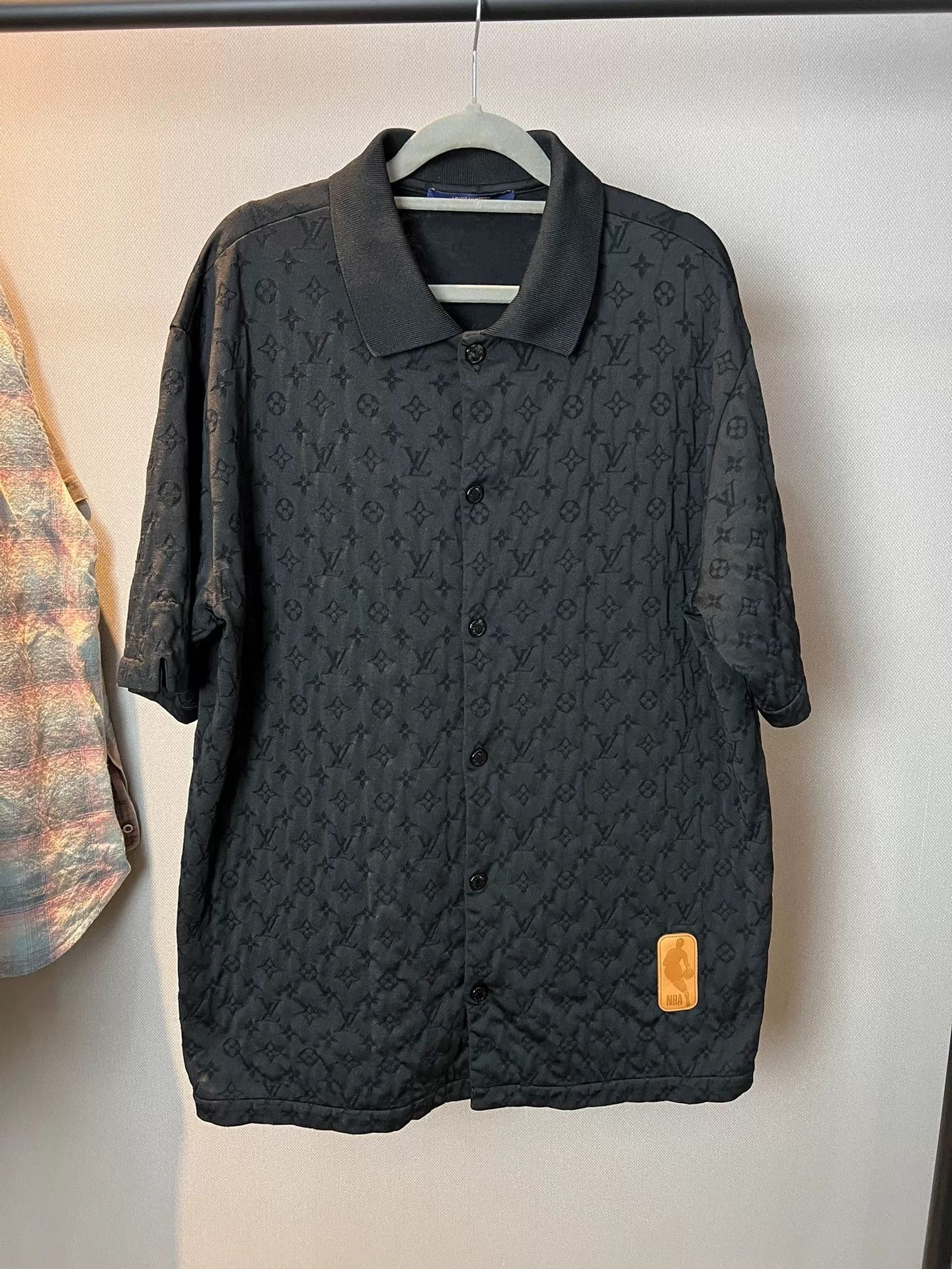 LVXWA LV NBA Short Sleeve Button-Up Shirt Size US XXL / EU 58 / 5 - 1 Thumbnail