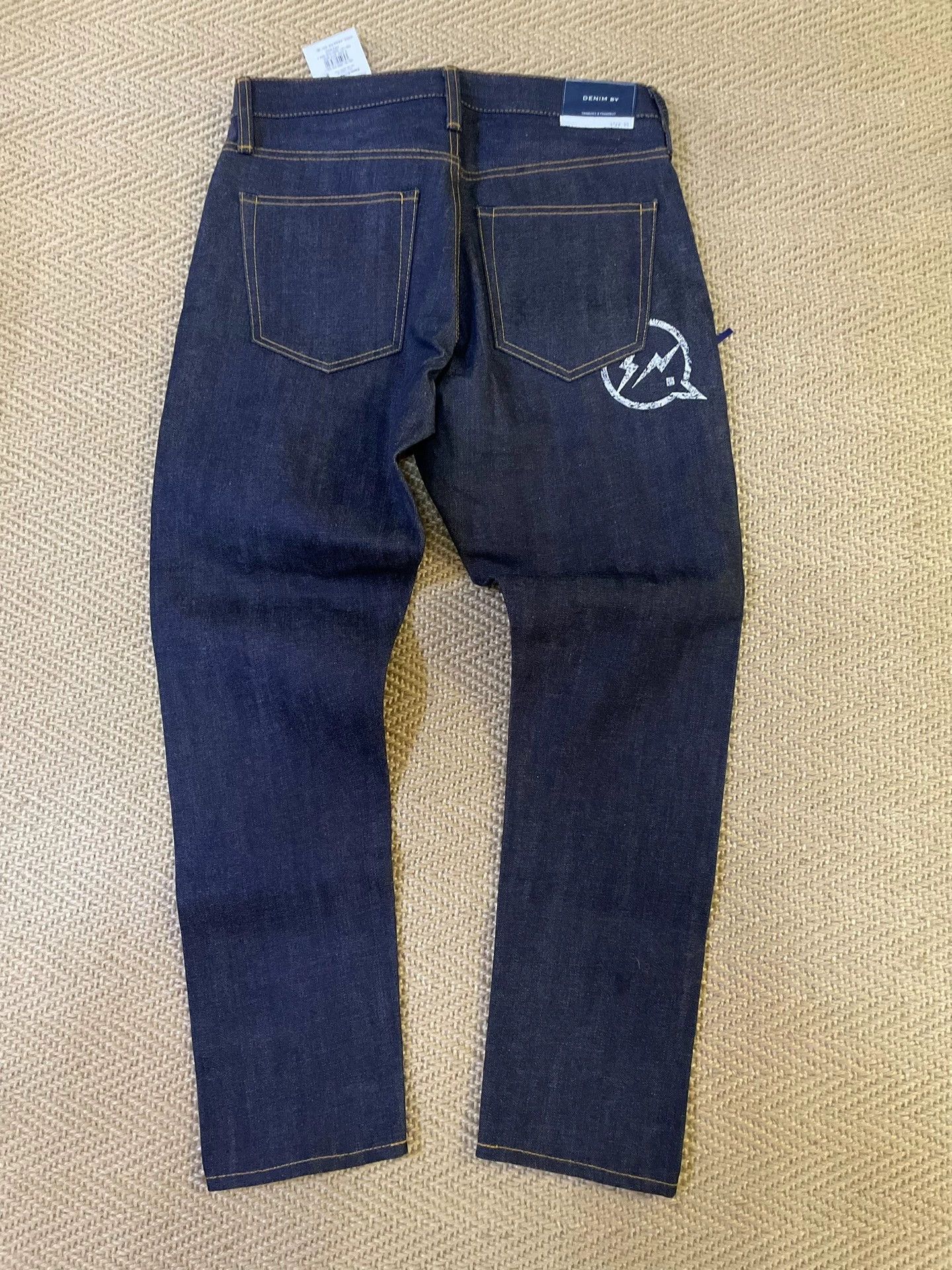 Fragment Design FRAGMENT x VANQUISH RAW JEANS LIGHTNING EMBROIDERY W30 NEW Size US 30 / EU 46 - 1 Thumbnail