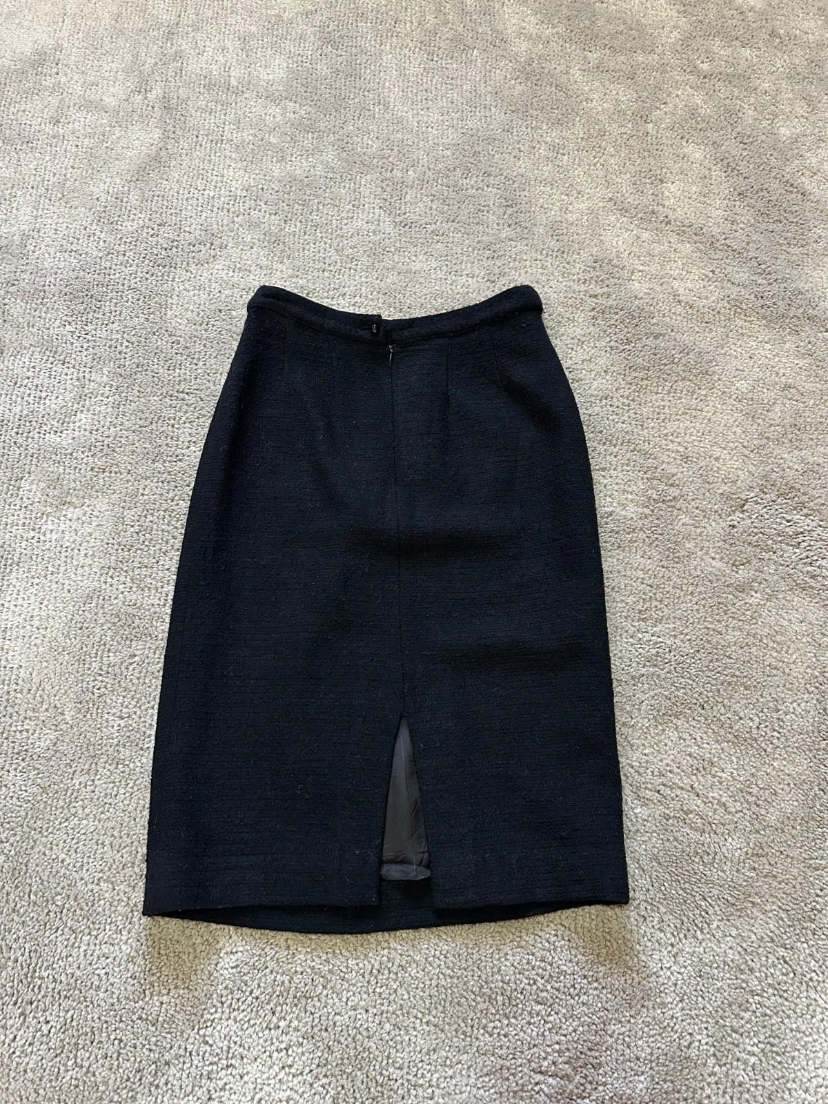 Salvatore Ferragamo Salvatore Ferragamo Wool Skirt Sz IT 42 Size 28" / US 6 / IT 42 - 4 Thumbnail