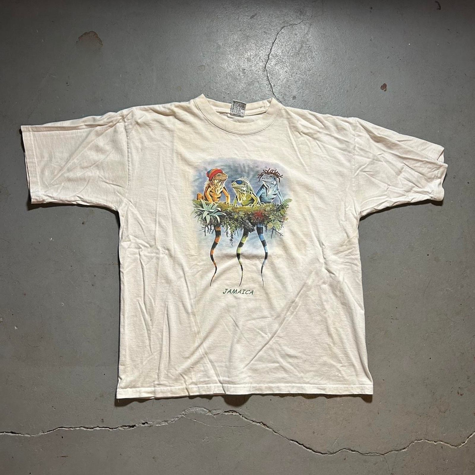 Gildan 90s jamaica iguana graphic tee Size US XL / EU 56 / 4 - 1 Thumbnail
