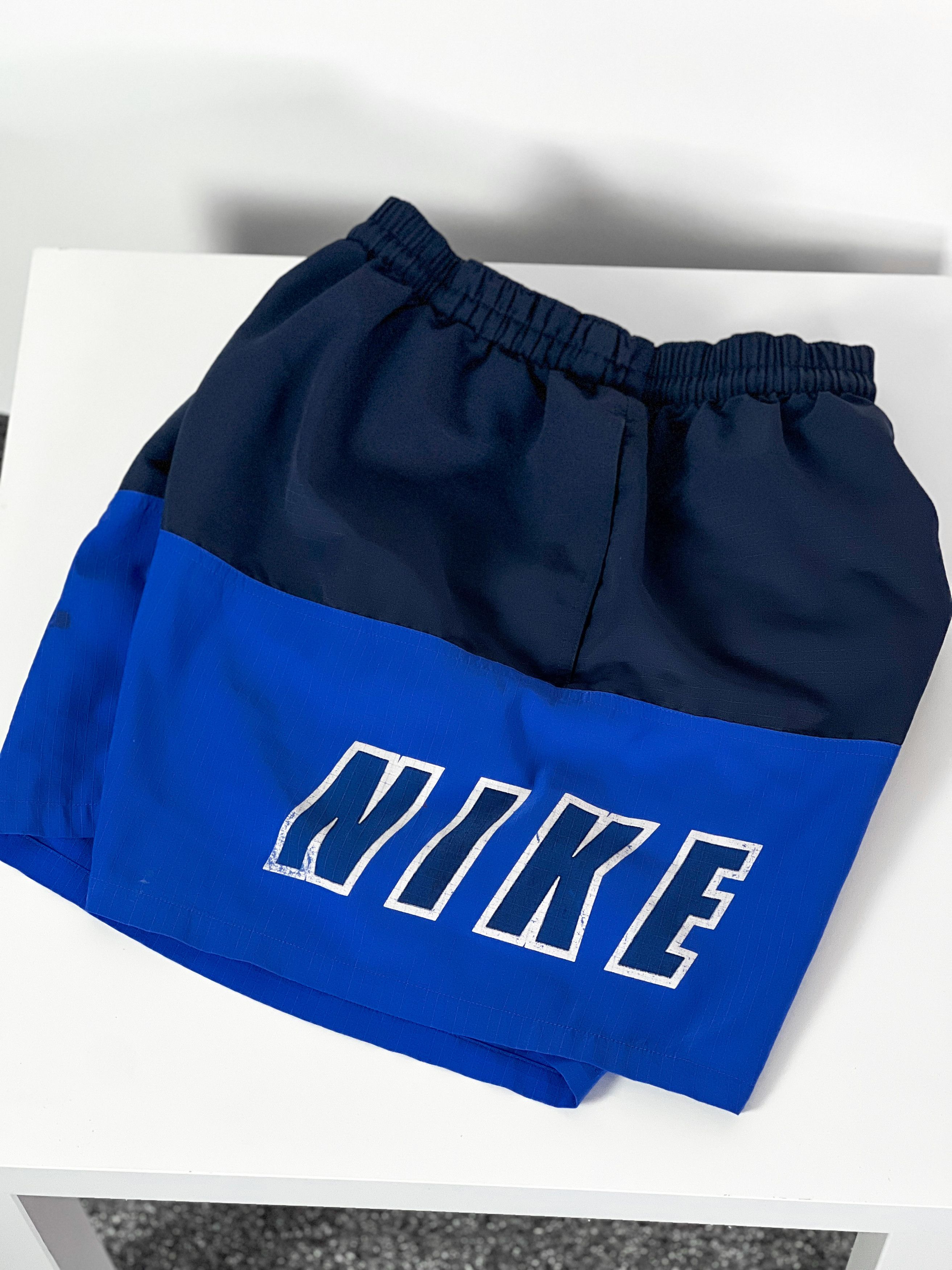 Nike Nike Vintage 90`s Men`s Shorts Size US 38 / EU 54 - 1 Thumbnail
