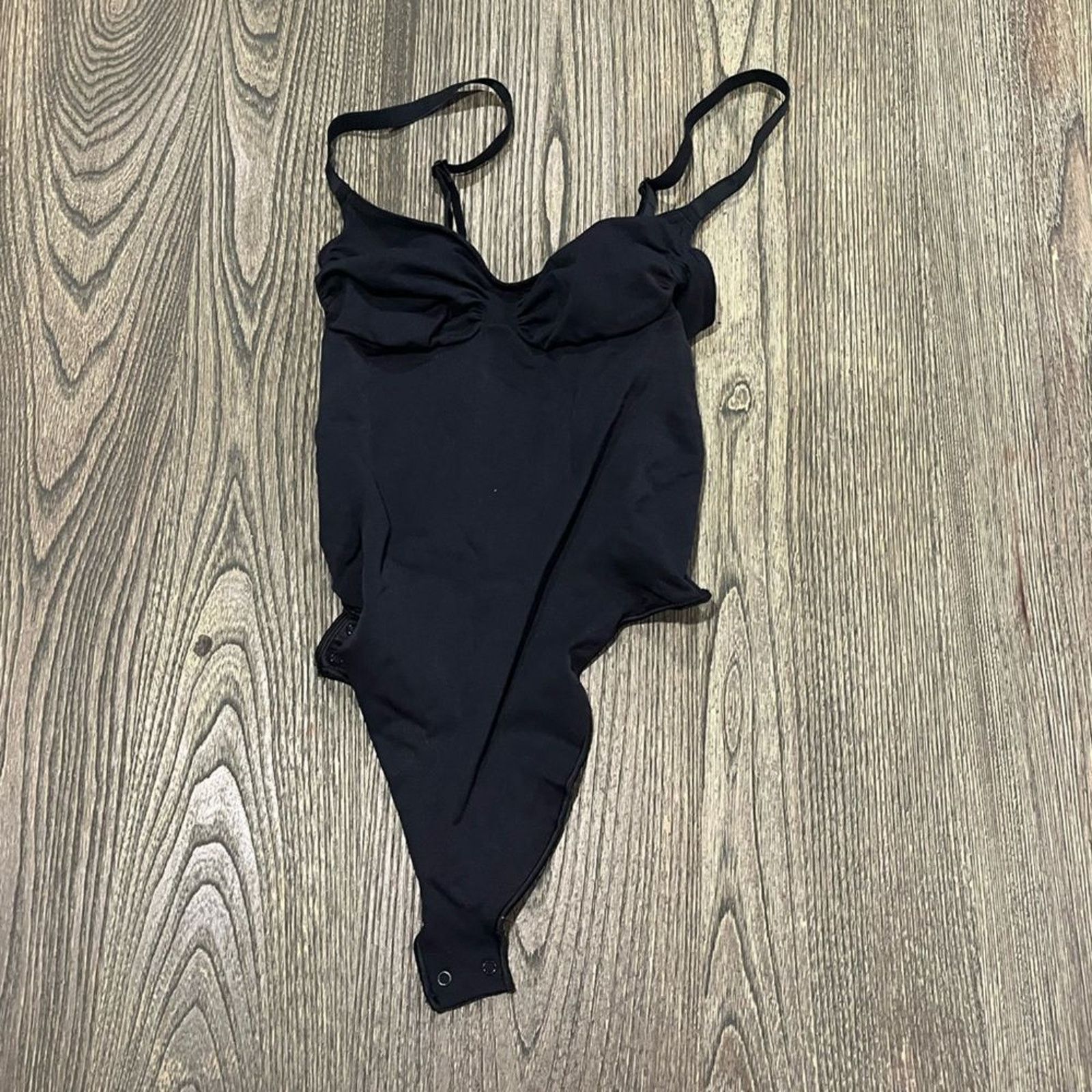 SKIMS NWOT Skims Seamless Sculpt Thong Bodysuit Shapewear Size L Size L / US 10 / IT 46 - 1 Thumbnail