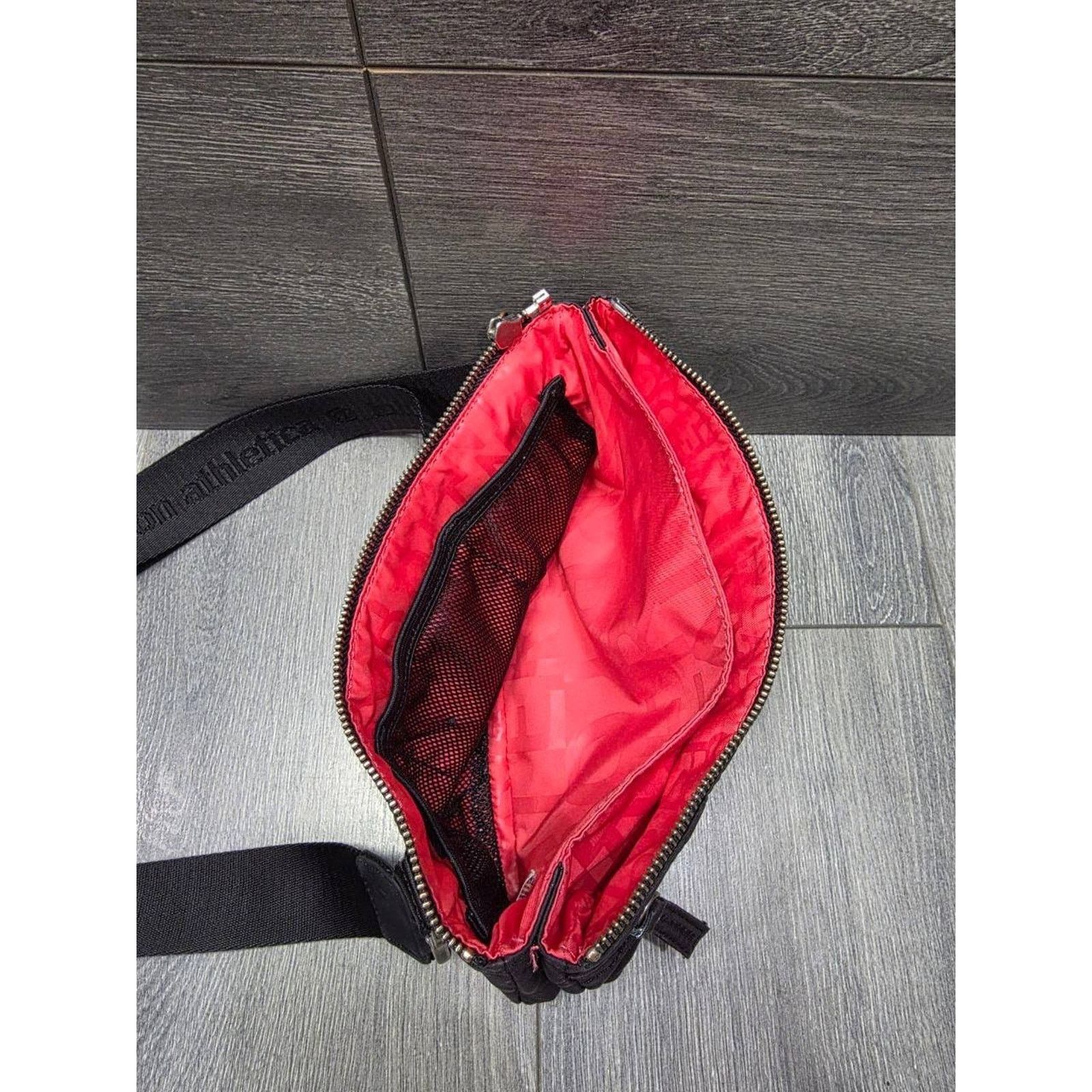 Lululemon Lululemon Waist Bag Sling Black CrossBody Chunky B000635 Size ONE SIZE - 9 Thumbnail