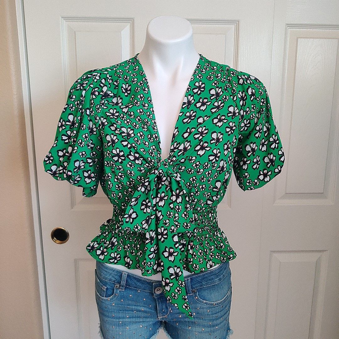 Topshop Topshop Green Tie Neck Short Sleeve Floral Top sz 2 Size XS / US 0-2 / IT 36-38 - 1 Thumbnail