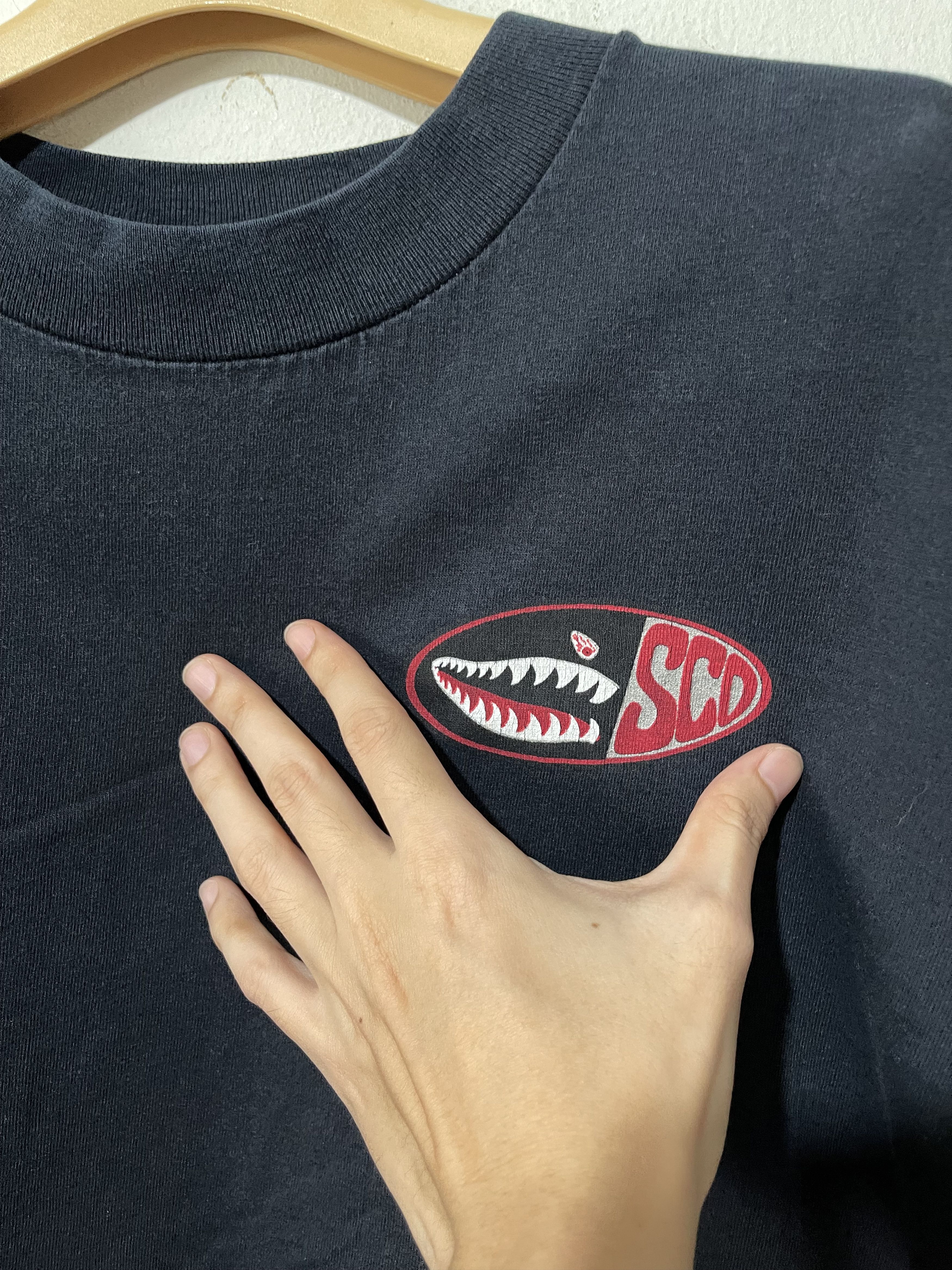 Arts & Science × Vintage Vintage 90s Shark Shrit Size US XL / EU 56 / 4 - 5 Thumbnail