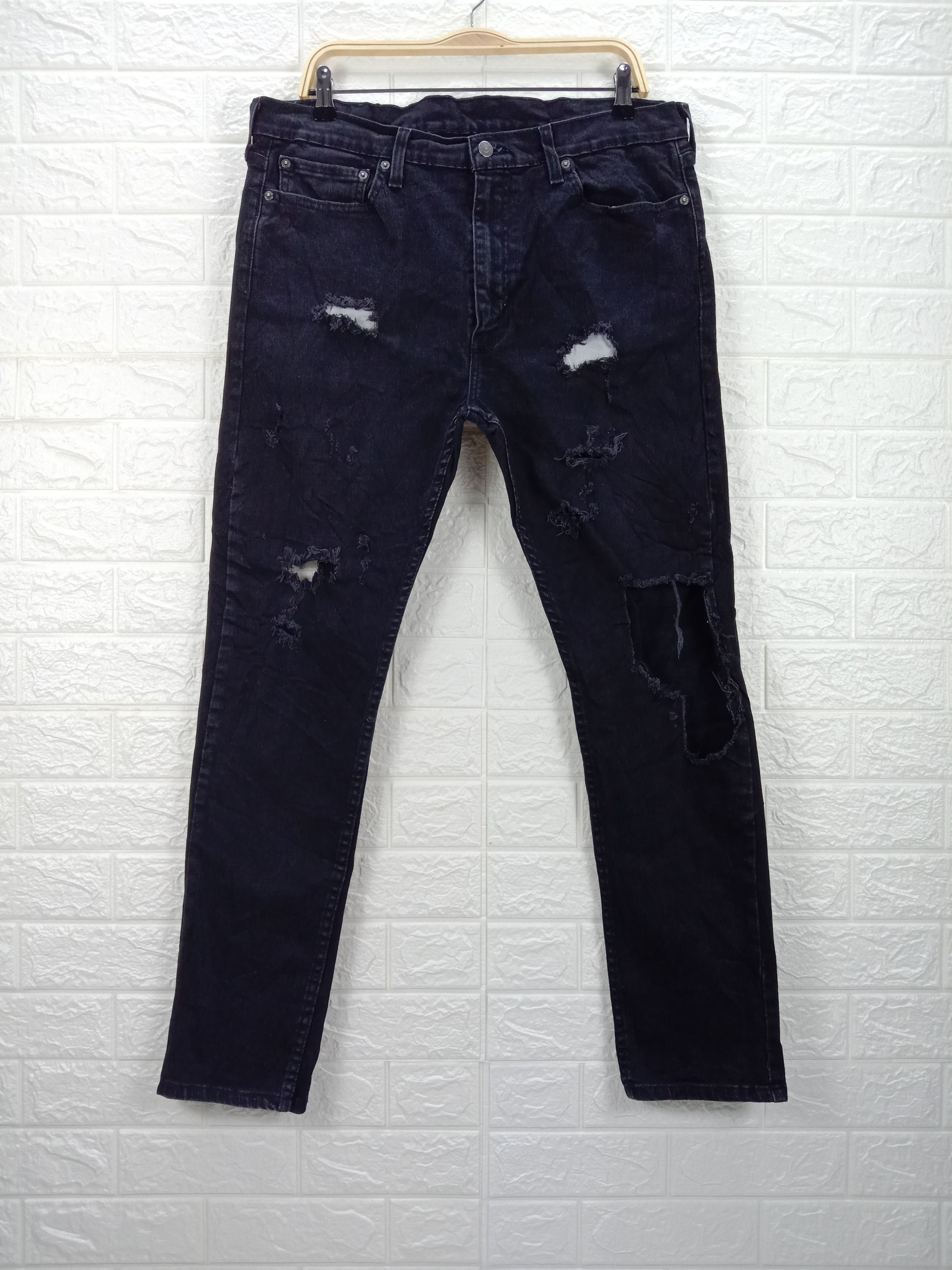 image of Vintage Levi's 510 Ripped Jeans Skinny Distressed Denim in Black, Men's (Size 37)