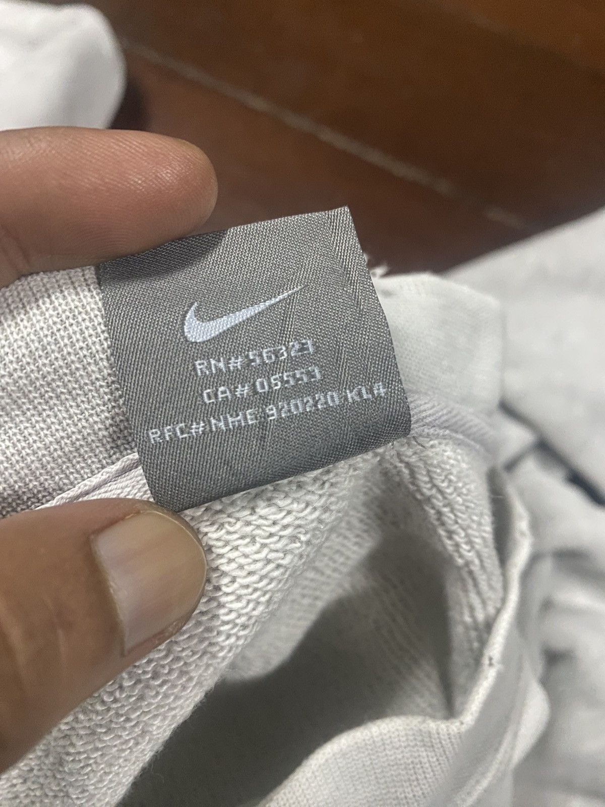 Nike VINTAGE NIKE block reproduction SWEATSHIRT distressed Size US S / EU 44-46 / 1 - 12 Thumbnail