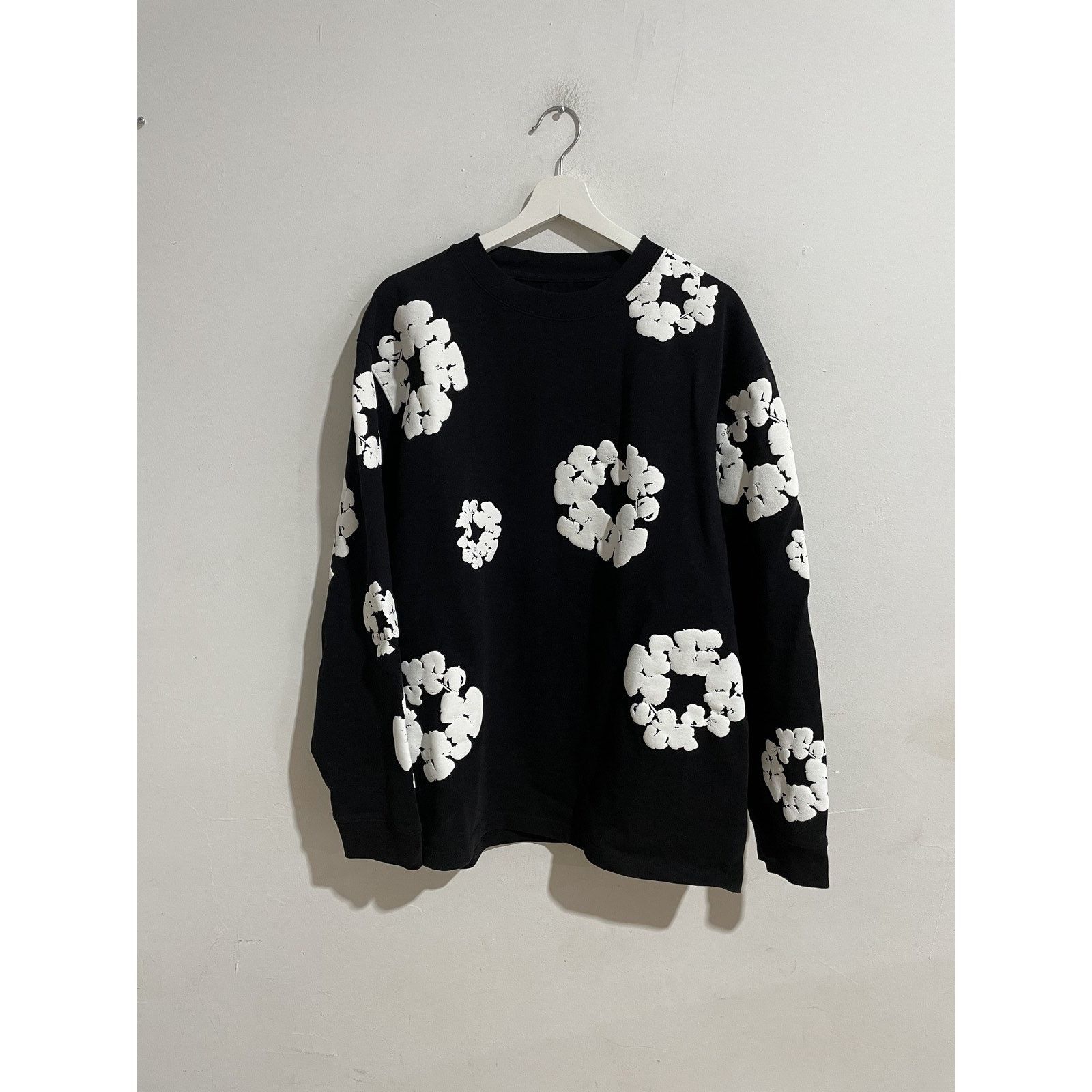 DENIM TEARS DENIM TEARS WREATH LONG SLEEVE CREWNECK SIZE XXL PREOWNED Size US XXL / EU 58 / 5 - 1 Thumbnail
