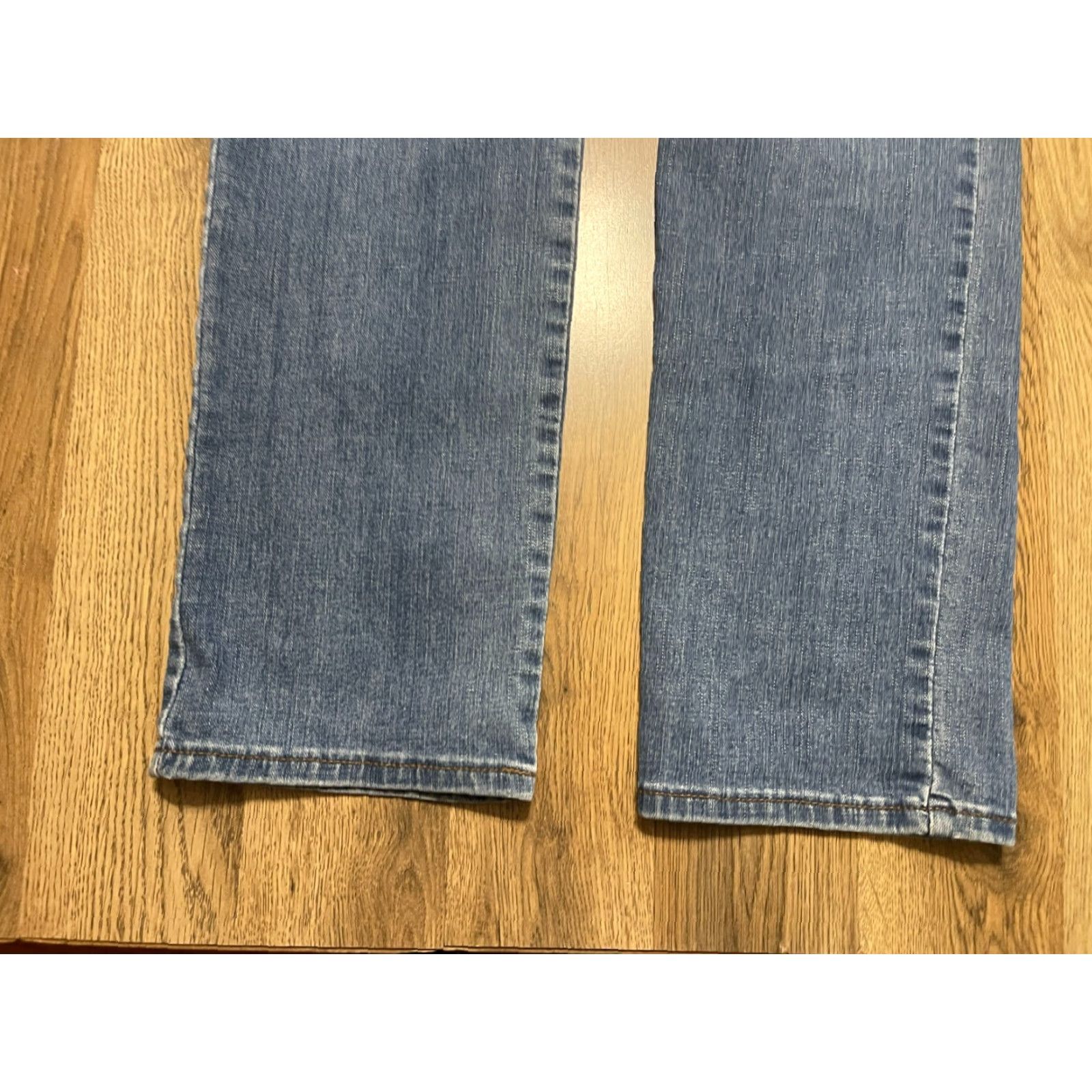 Lee **Lee Women's 28 Blue Denim Relaxed Fit Straight Jeans** User: Lee Women's 28 Blue Denim Relaxed Fit Straight Jeans Size 28" / US 6 / IT 42 - 3 Thumbnail