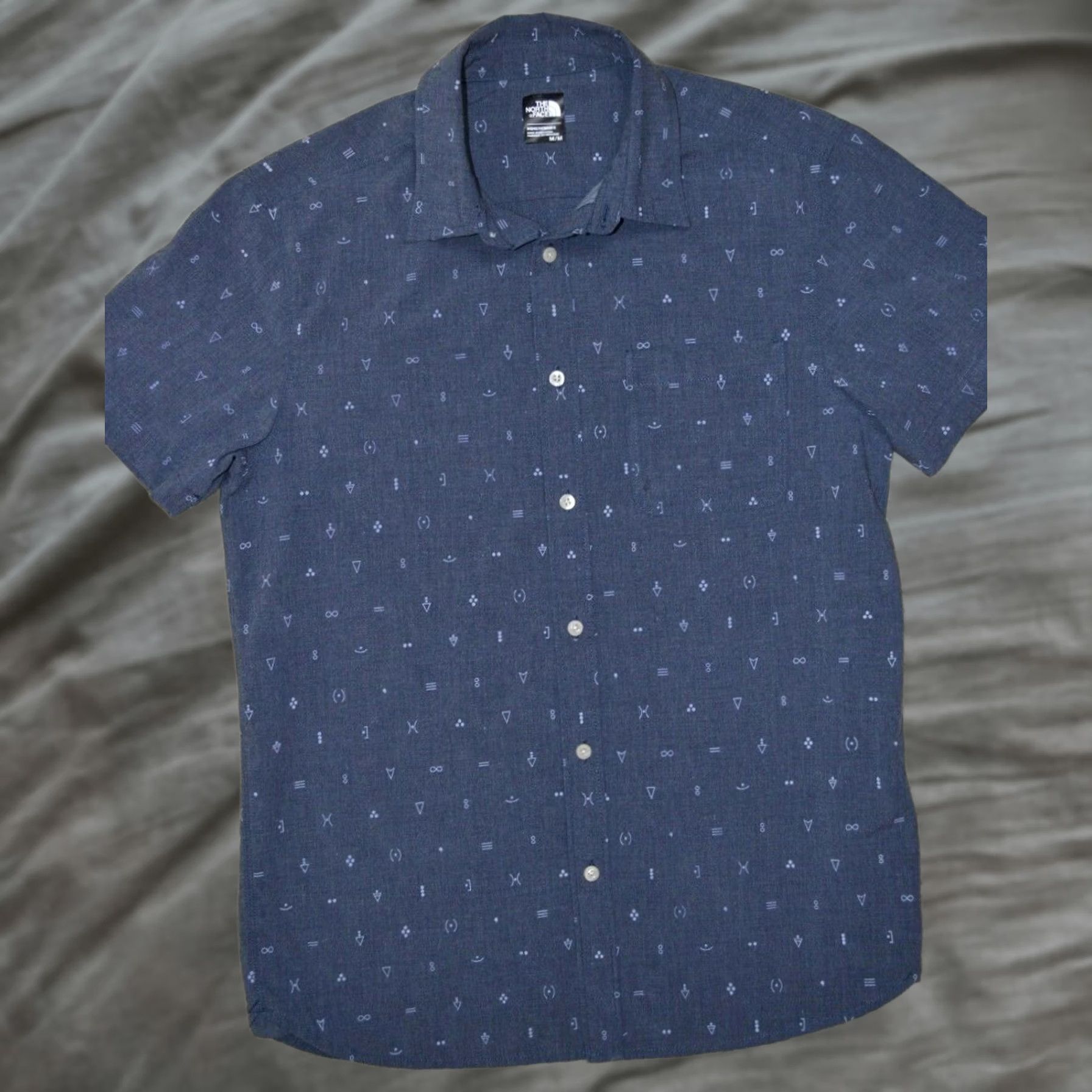 The North Face The North Face Button Up Shirt Mens Medium Gray Short Sleeve Abstract Symbols Size US M / EU 48-50 / 2 - 1 Thumbnail