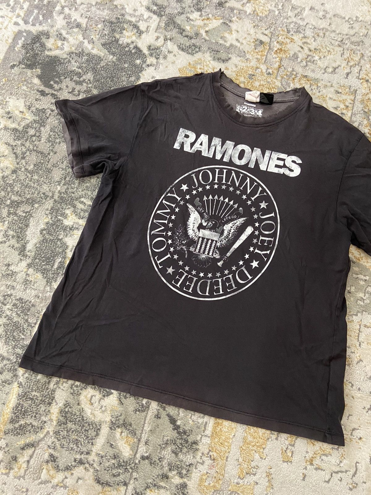 Band Tees × H&M × Other FADED DISTRESSED RAMONES VERY RARE Size US L / EU 52-54 / 3 - 4 Thumbnail