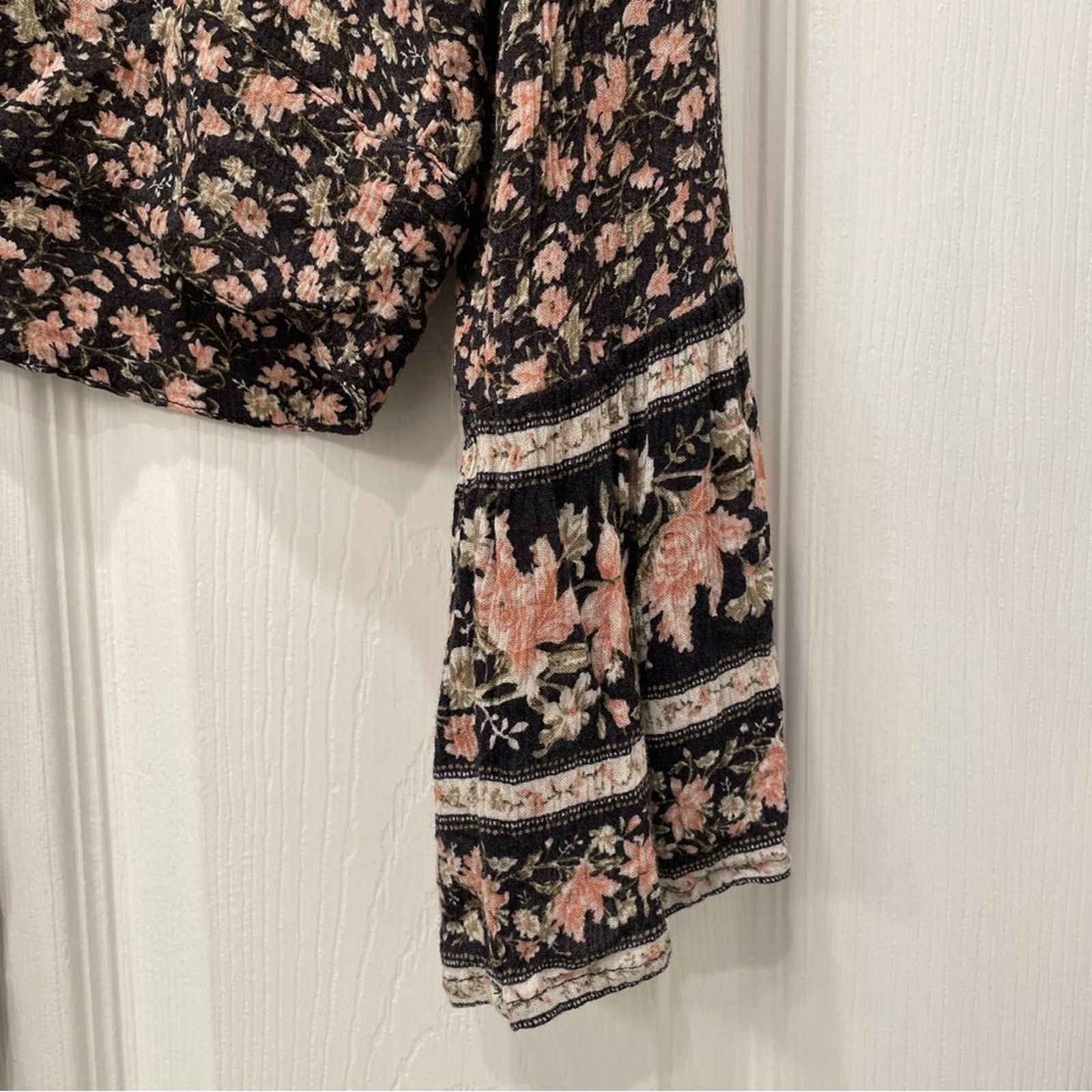 American Eagle Outfitters American Eagle Outfitters Long Sleeve Floral Crop Top S Size S / US 4 / IT 40 - 10 Thumbnail