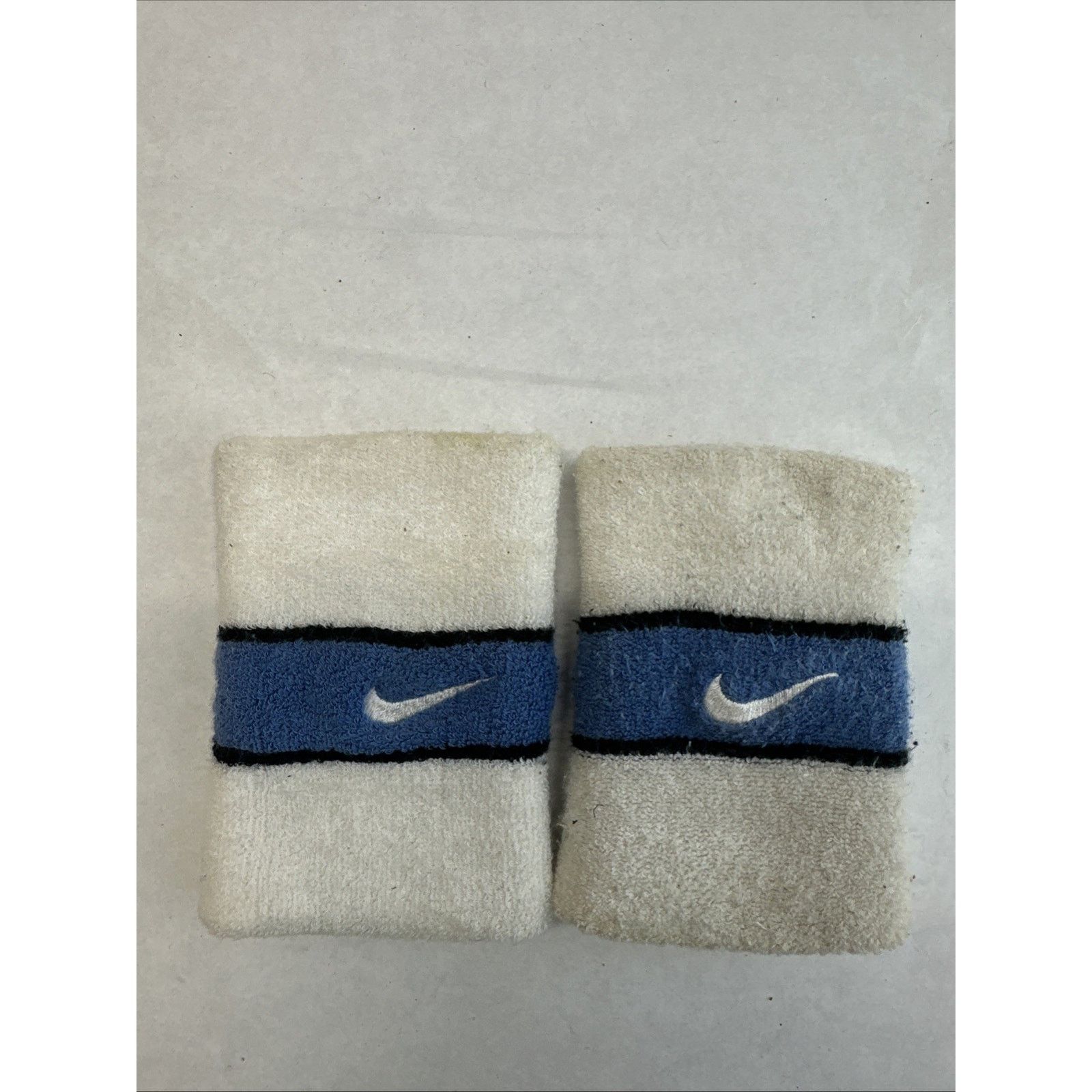 Nike Set of 2 White Blue Nike Wrist Sweat Bands Vintage - Pre-own Size ONE SIZE - 1 Thumbnail
