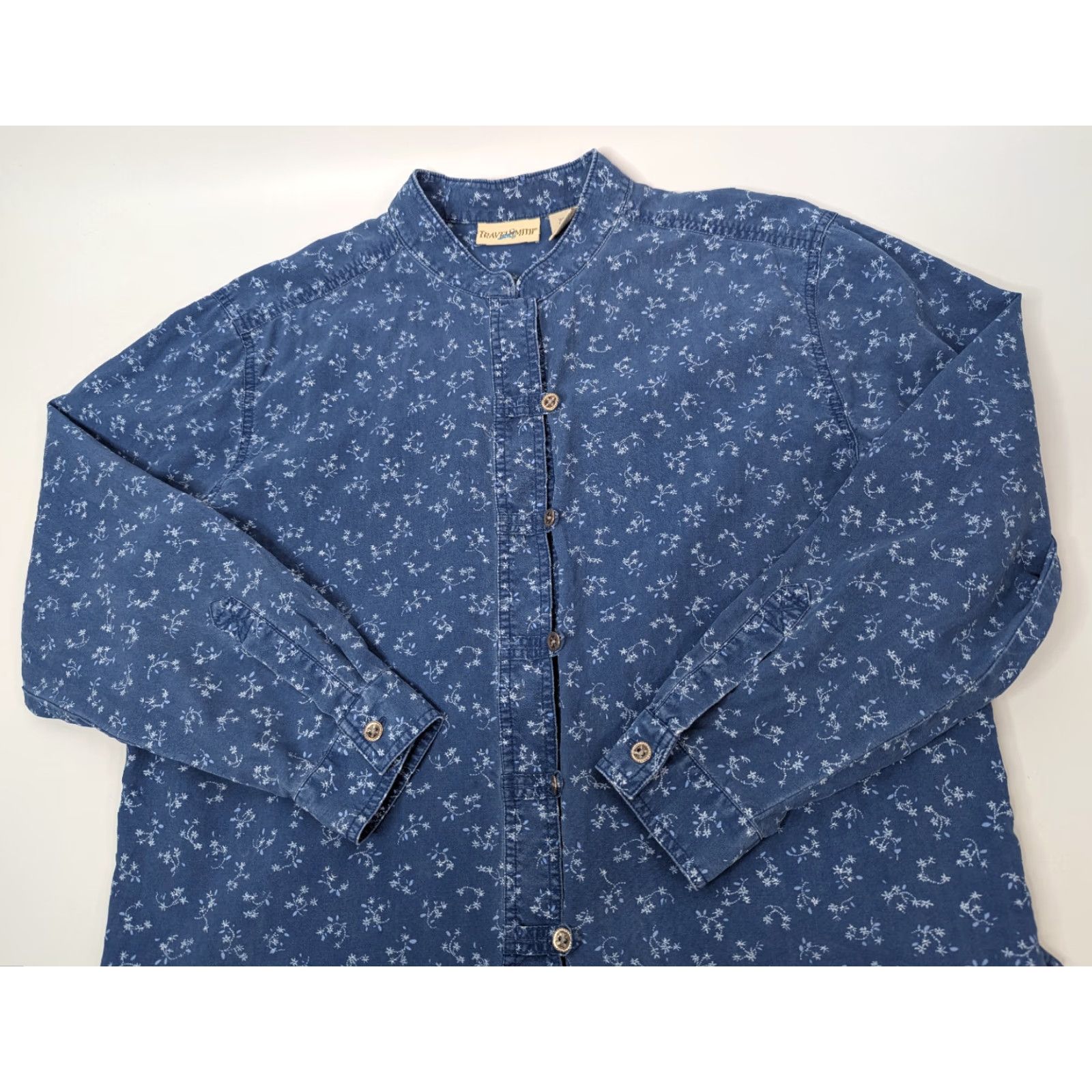 Vintage VINTAGE TravelSmith Button-Up Shirt Womens Sz Large Blue Floral Lyocell Size L / US 10 / IT 46 - 2 Thumbnail