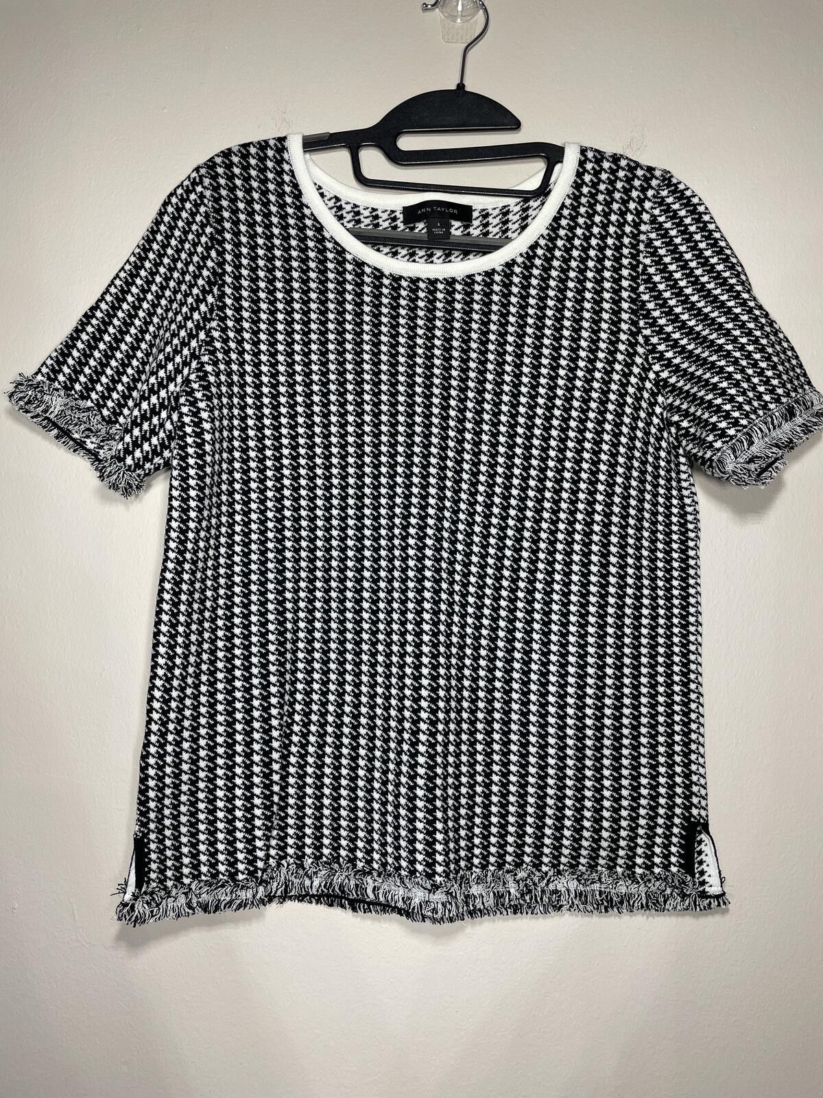 Ann Taylor Ann Taylor Houndstooth Fringe Sweater Top preppy chic S Size S / US 4 / IT 40 - 3 Thumbnail