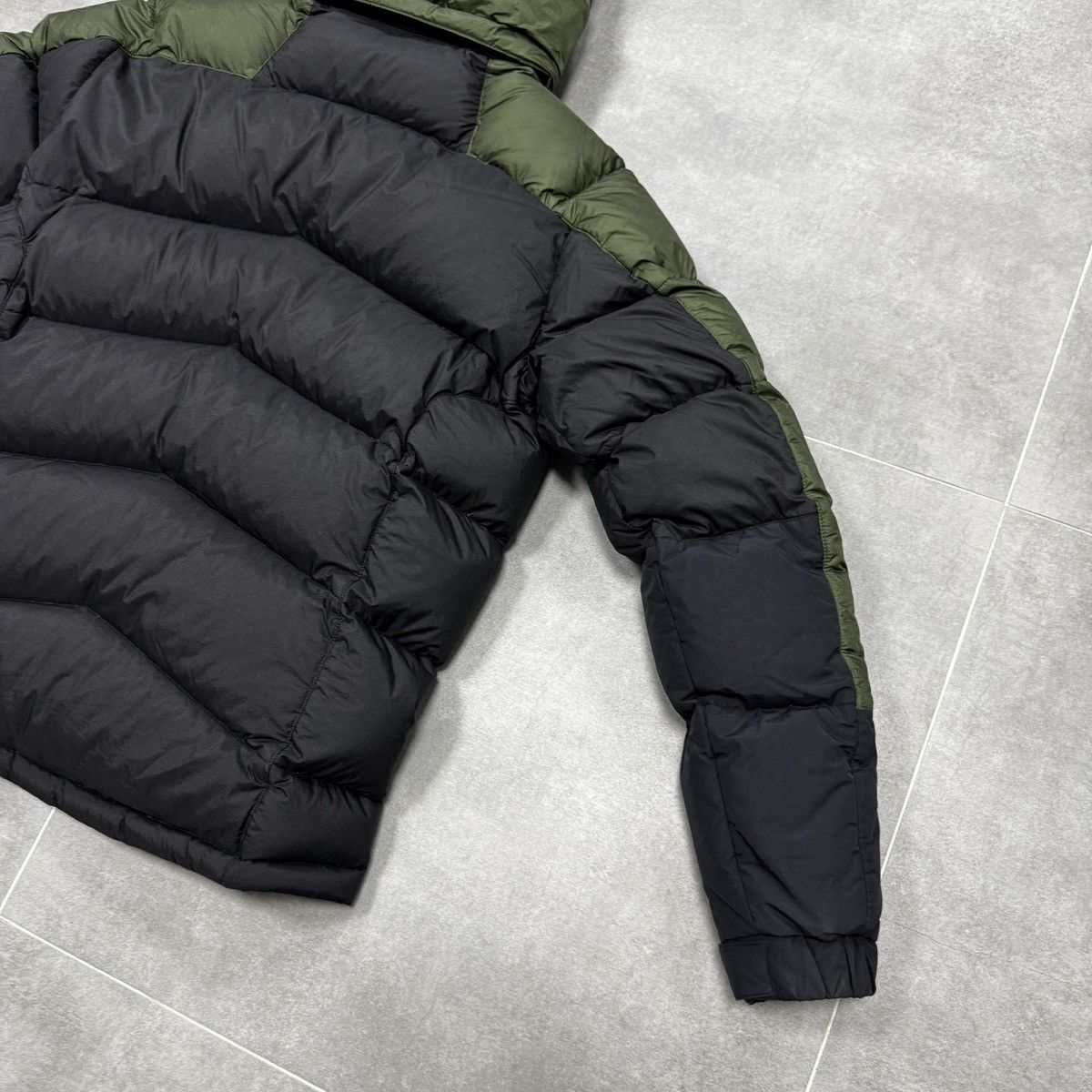 Montbell Montbell Multi Pocket Puffer Down Jacket Men Dark Green Size US L / EU 52-54 / 3 - 23 Thumbnail