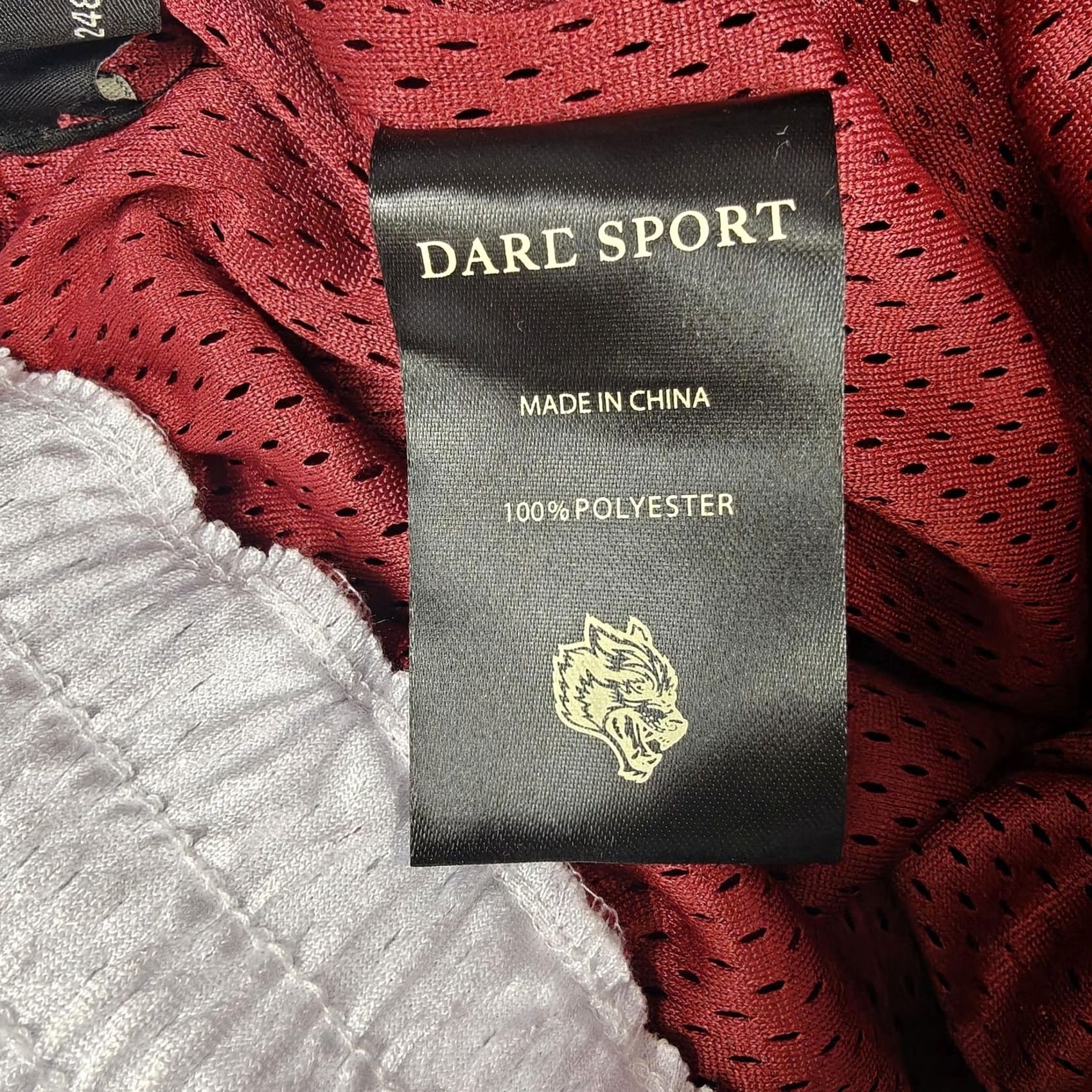 Darc Sport Darc Sport Wolf Basketball Shorts Mens Medium Maroon Zip Pockets New Size US 31 - 4 Thumbnail