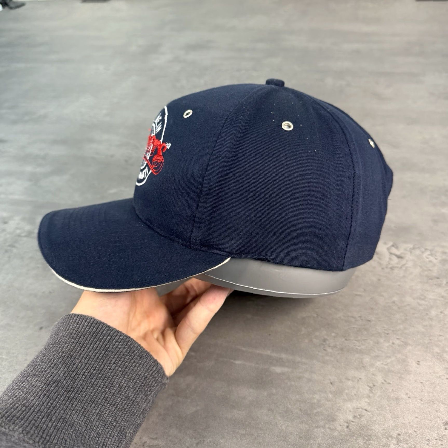 Vintage VINTAGE 90s Cheers Bar Hat Navy Red Boston Cincinnati Pub Restaurant Promo Cap Size ONE SIZE - 3 Thumbnail