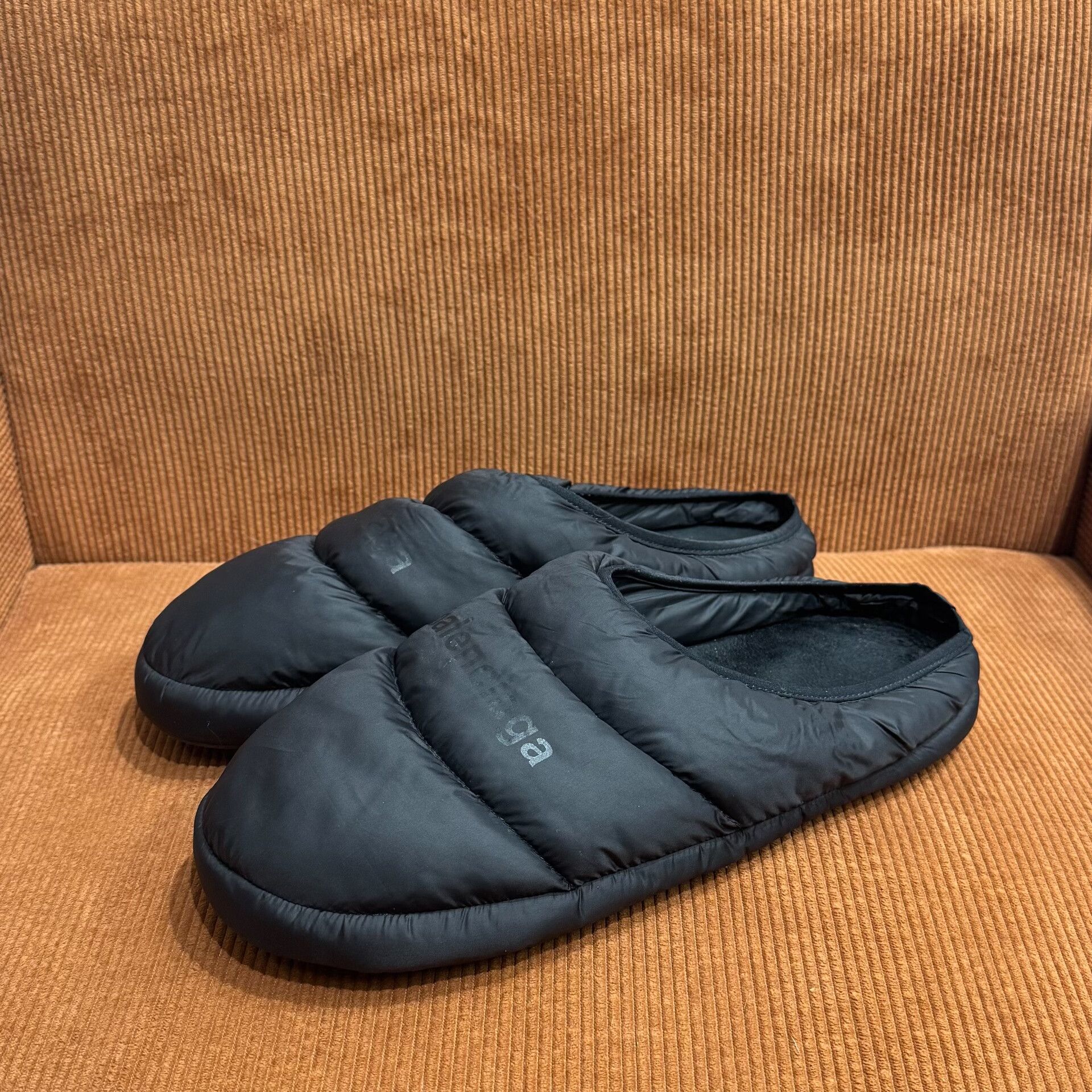 Balenciaga Balenciaga 25SS Alaska Wool Logo Slippers Men Size US 10 / EU 43 - 1 Thumbnail