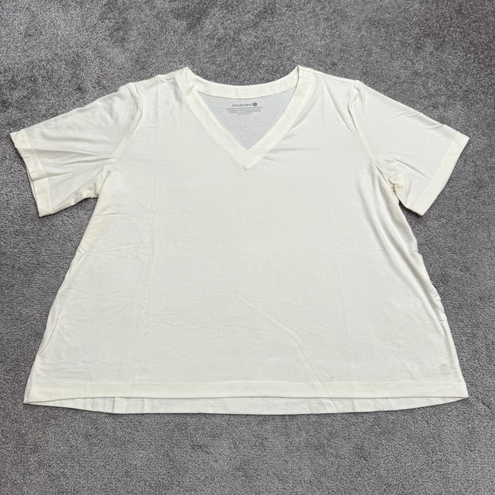 Essentials Betabrand Essential V-Neck Short Sleeve T-Shirt Womens XXL Ivory Casual Tee NWT Size XXL / US 16-18 / IT 52-54 - 2 Thumbnail