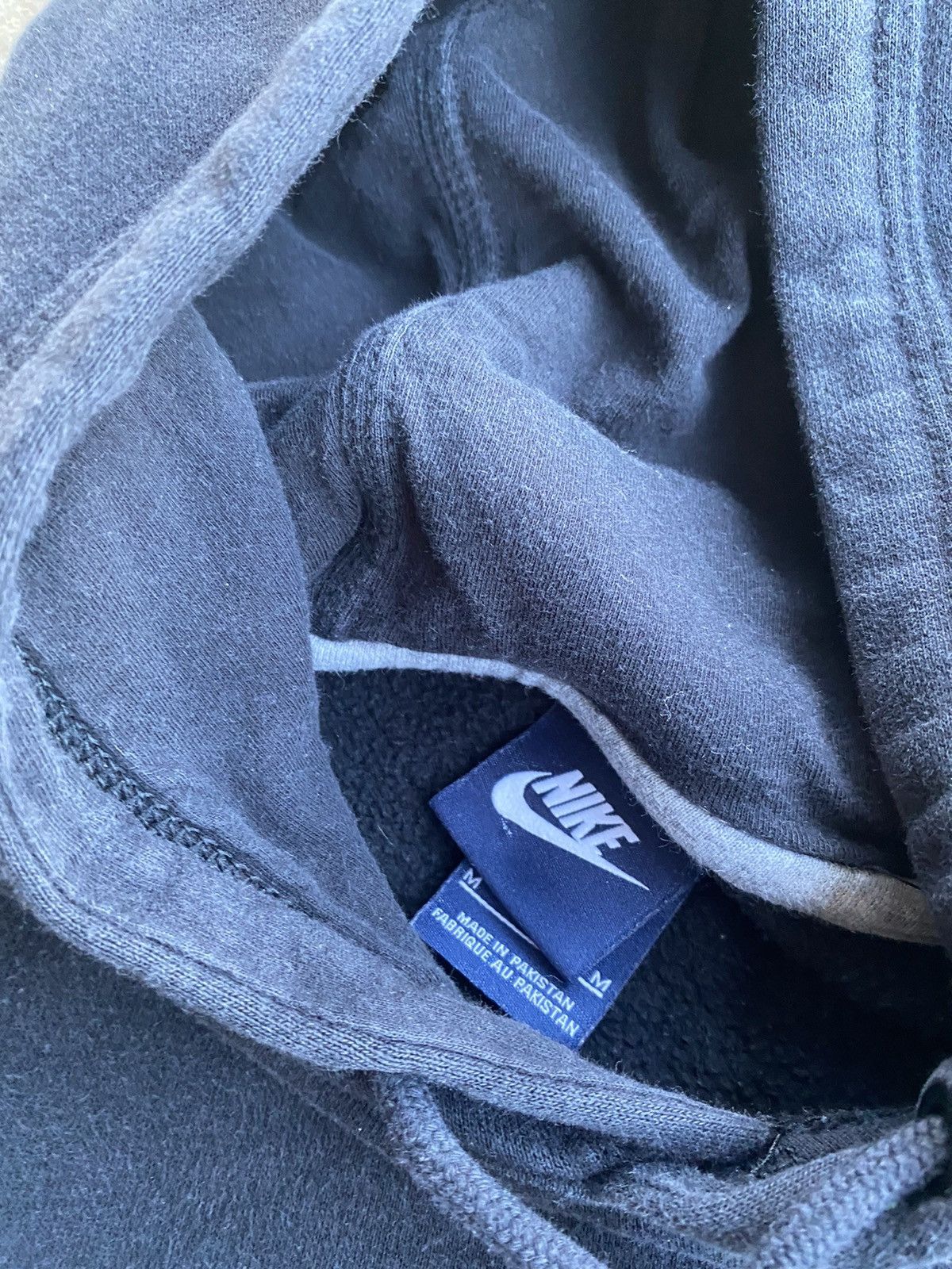 Nike × Vintage Vintage Y2K Nike Faded Black Essential Sweatshirt Hoodie Size US M / EU 48-50 / 2 - 4 Thumbnail