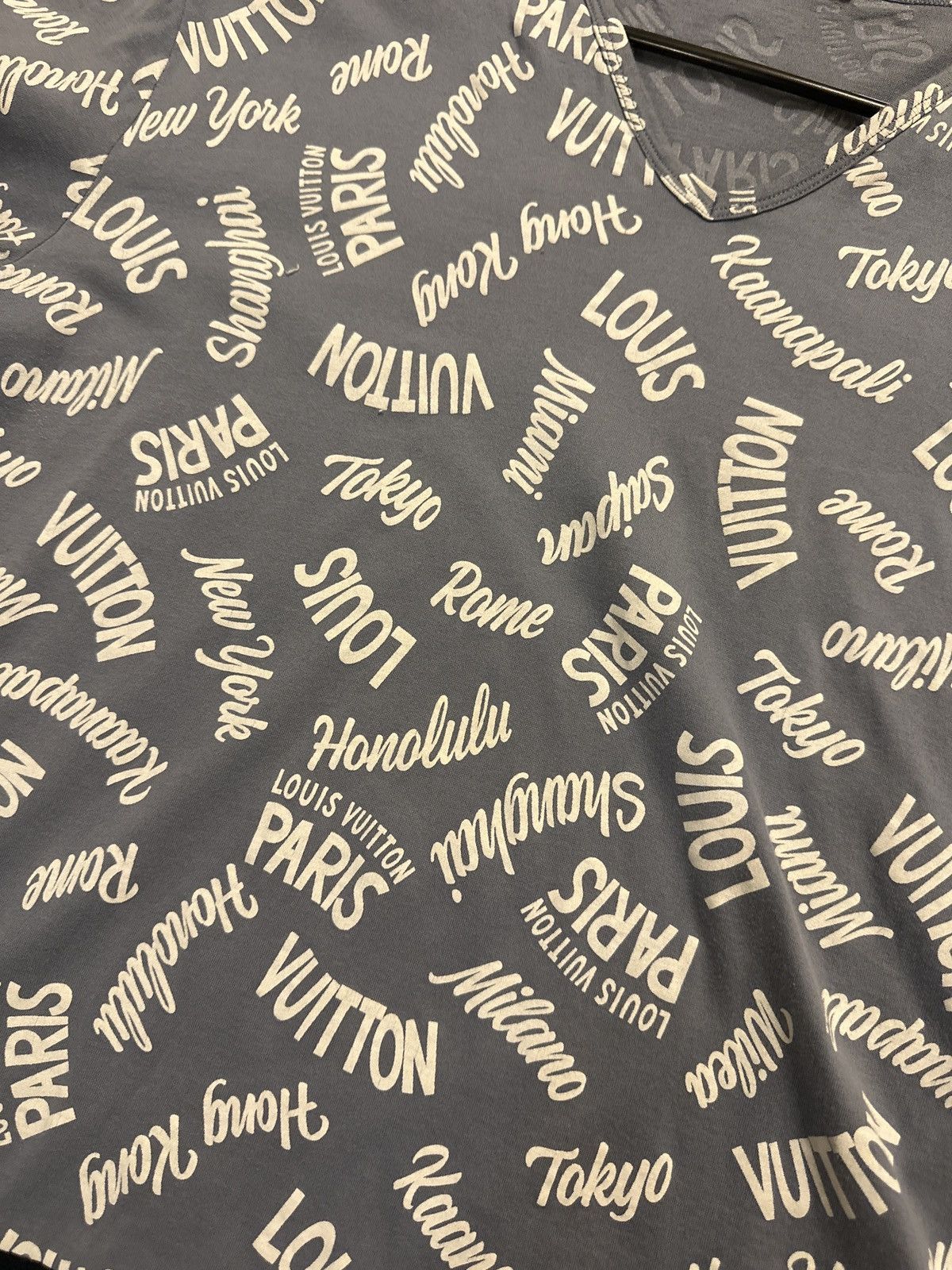 Louis Vuitton Louis Vuitton Printed Cities V-Neck Size US L / EU 52-54 / 3 - 4 Thumbnail