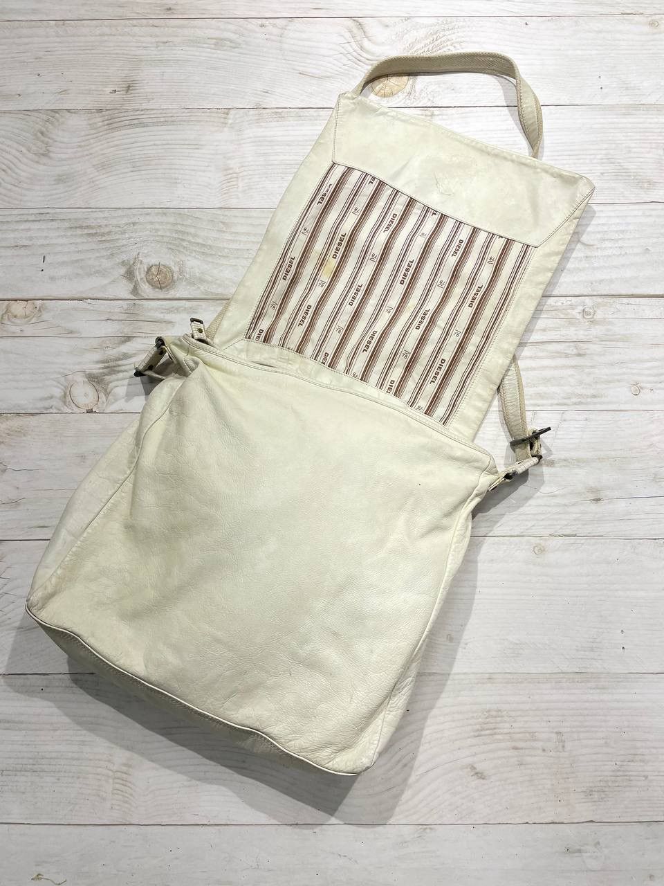 Diesel Vintage Diesel Leather Shoulders Messenger Bag Distrissed Size ONE SIZE - 12 Thumbnail