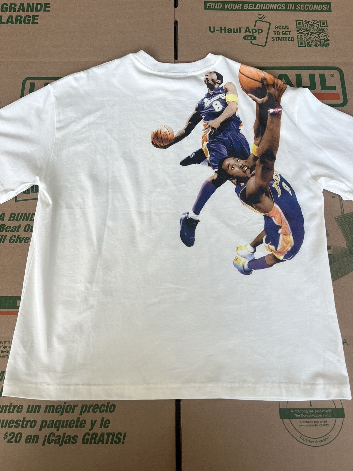Other Kobe Bryant Lakers 2002 Three Peat Newspaper Tee Size US L / EU 52-54 / 3 - 2 Thumbnail