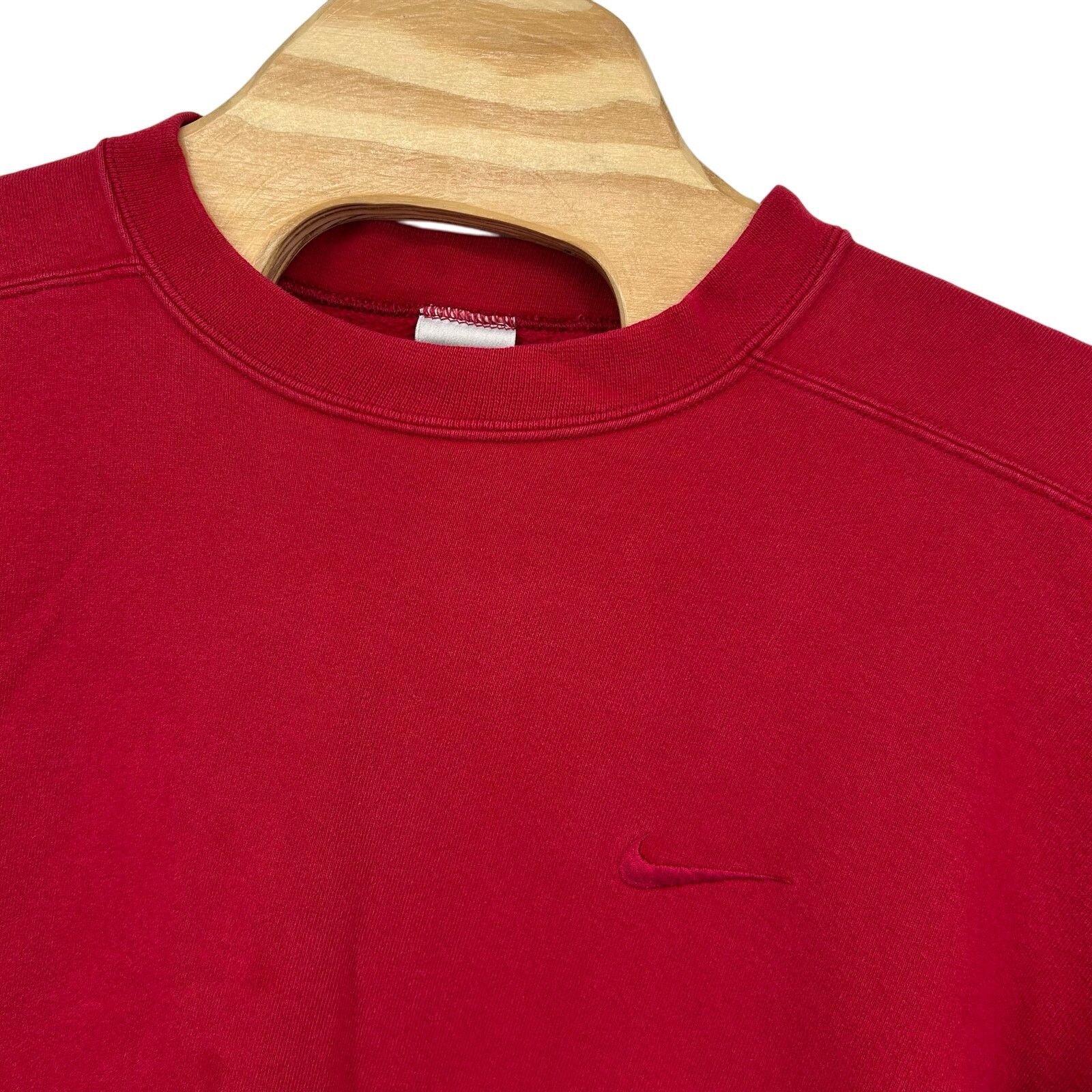 Nike Vtg 90s nike red burgundy tonal swoosh crewneck sweatshirt Size US L / EU 52-54 / 3 - 1 Thumbnail