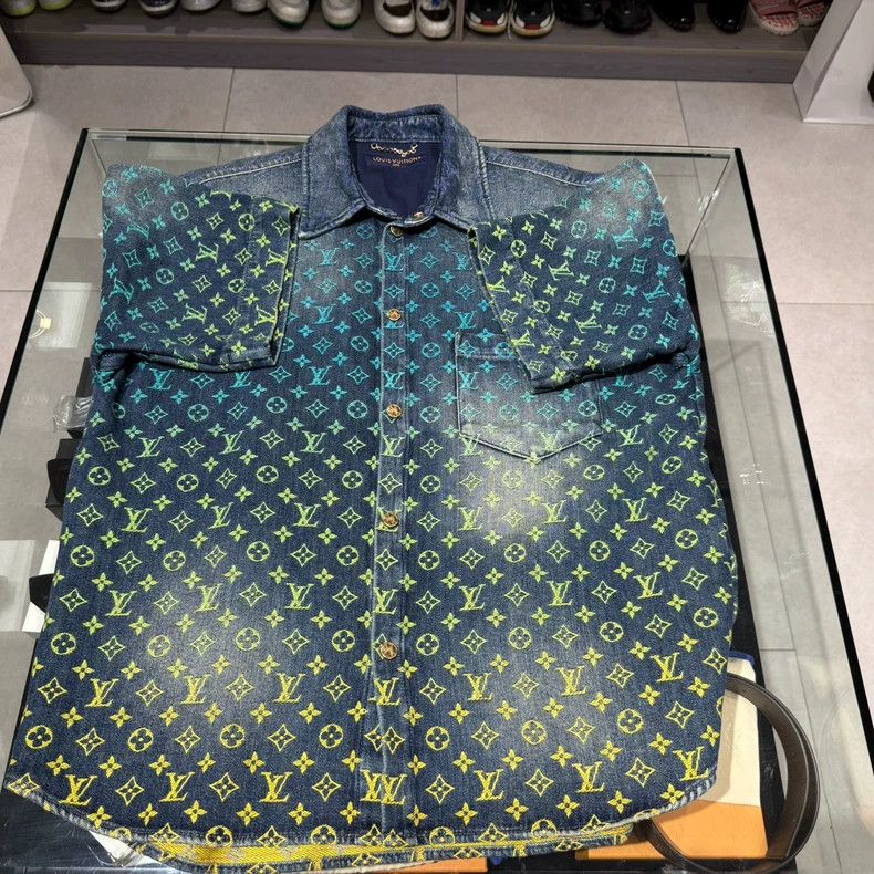Louis Vuitton Louis Vuitton Blue Gradient Full Print Denim Jacket 2505-Ne Size US L / EU 52-54 / 3 - 1 Thumbnail