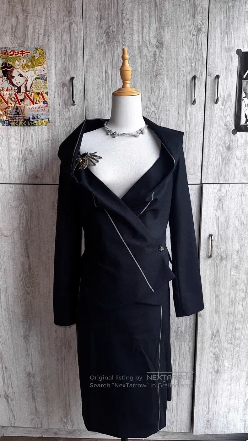 Vivienne Westwood Vivienne Westwood Black large V-neck suit, 100% wool Size M / US 6-8 / IT 42-44 - 1 Thumbnail
